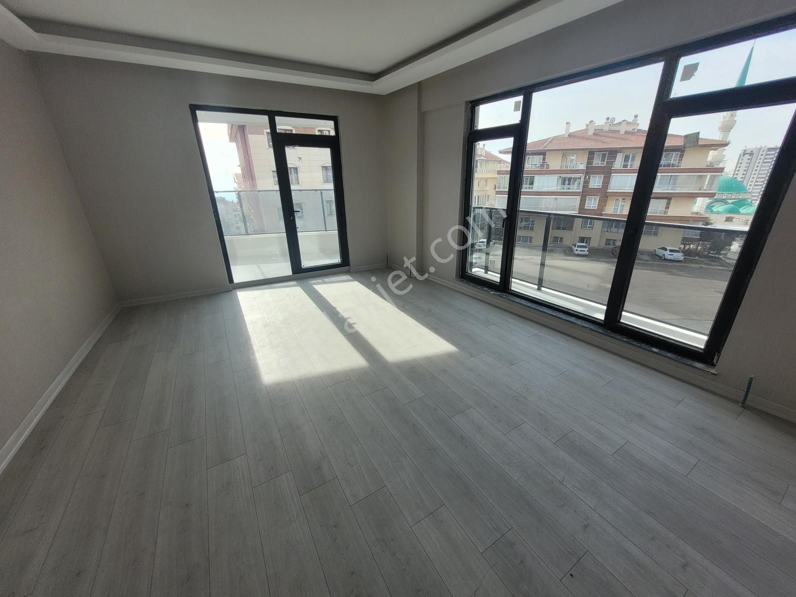 Muhteşem Konumda Yeni Binada Her Kat Ve Cephede Sıfır Daireler - Görsel 8