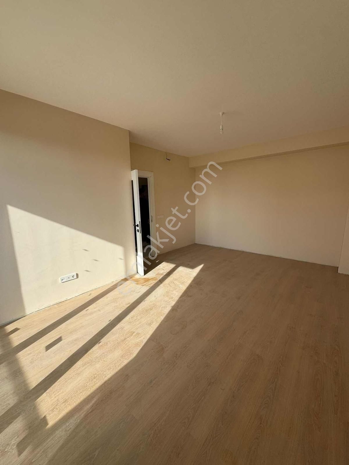 Pendik Tavşantepe Metro Yanı 2+1 Daire - Görsel 13