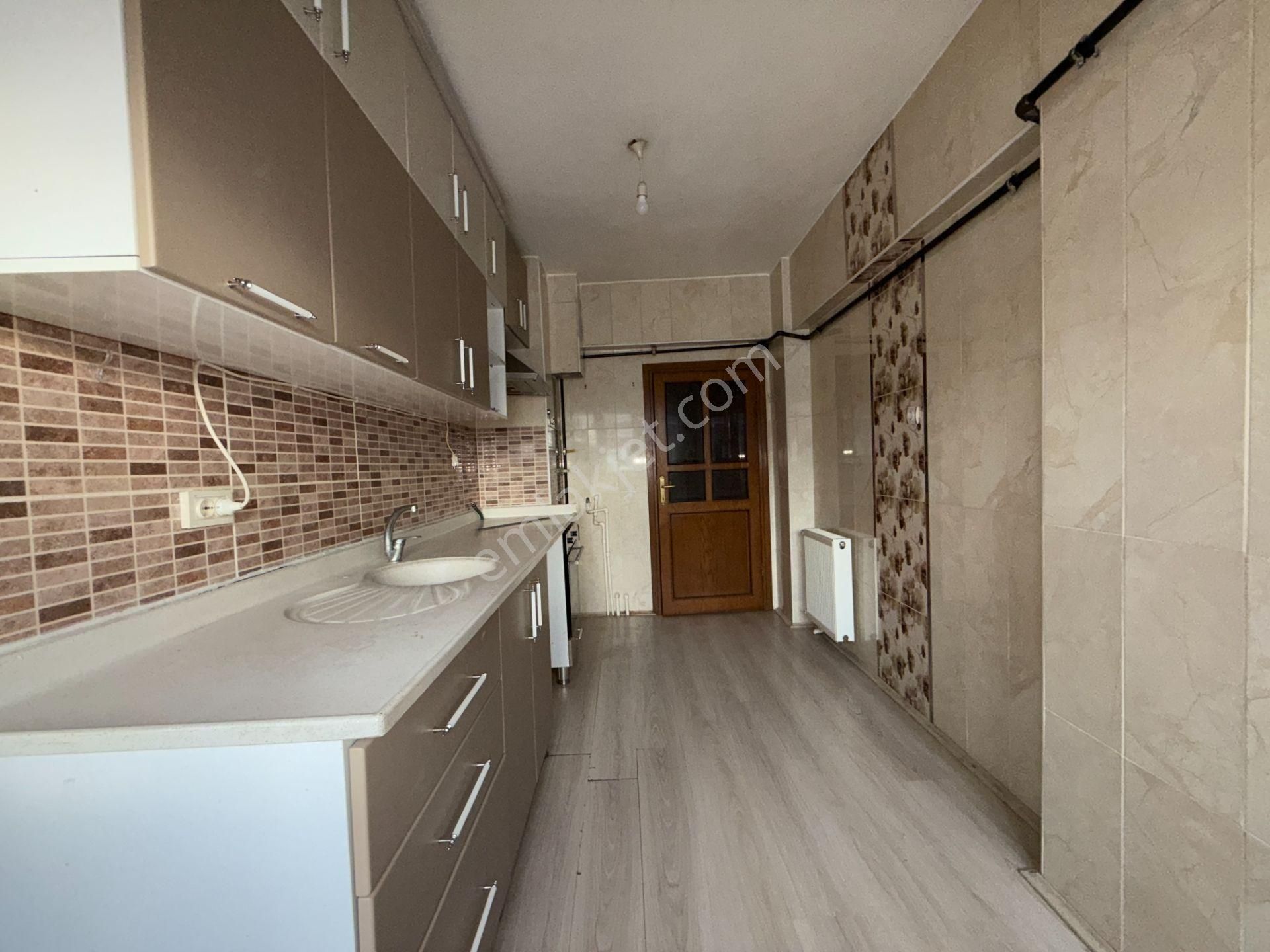 Ufuk Kılıç Emlak'tan Bu Fiyat Kaçmaz Merkezde Katta G.cephe 3+1 Daire - Görsel 2