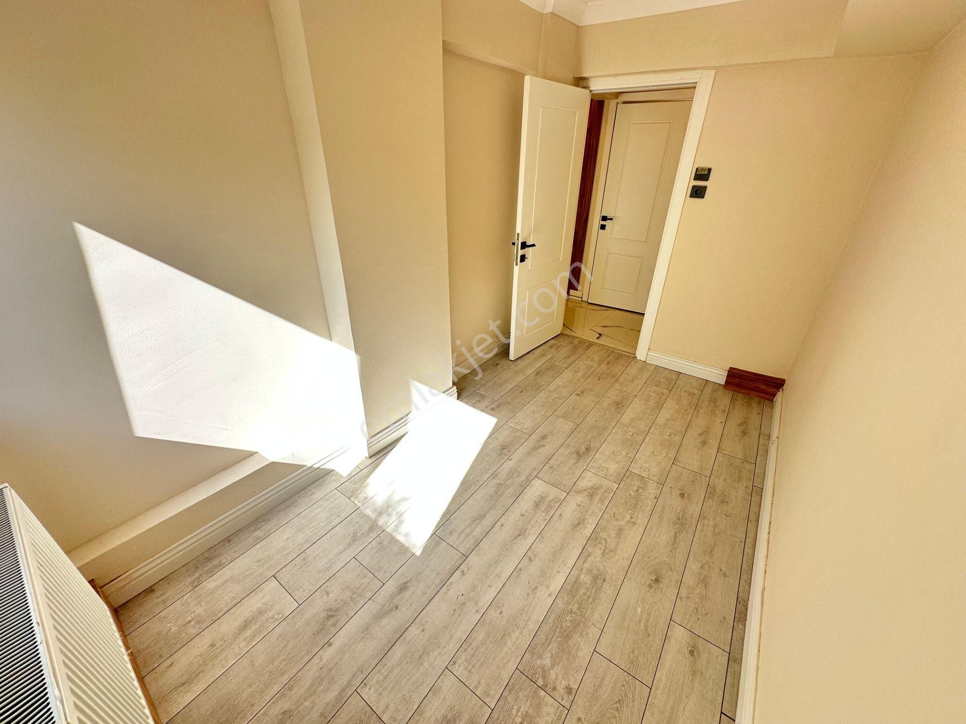 Göztepe Metro Çıkışı 3+1 140 M2 Tadilatlı Lüx Satılık Daire - Görsel 8