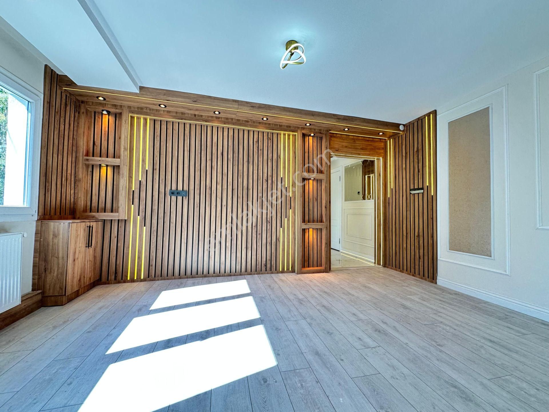 Göztepe Metro Çıkışı 3+1 140 M2 Tadilatlı Lüx Satılık Daire