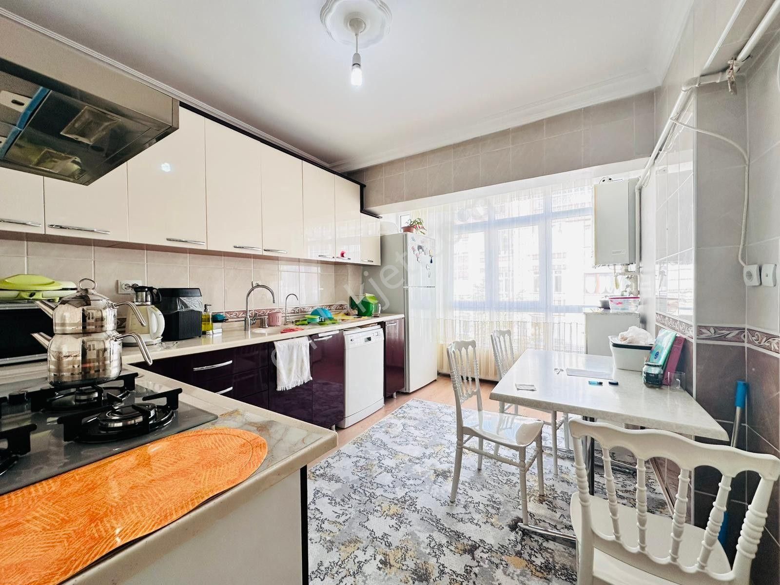 Kalecik Emlak'tan Fatih Mahallesinde Köşe Başı 3+1 Orta Kat Daire - Görsel 2