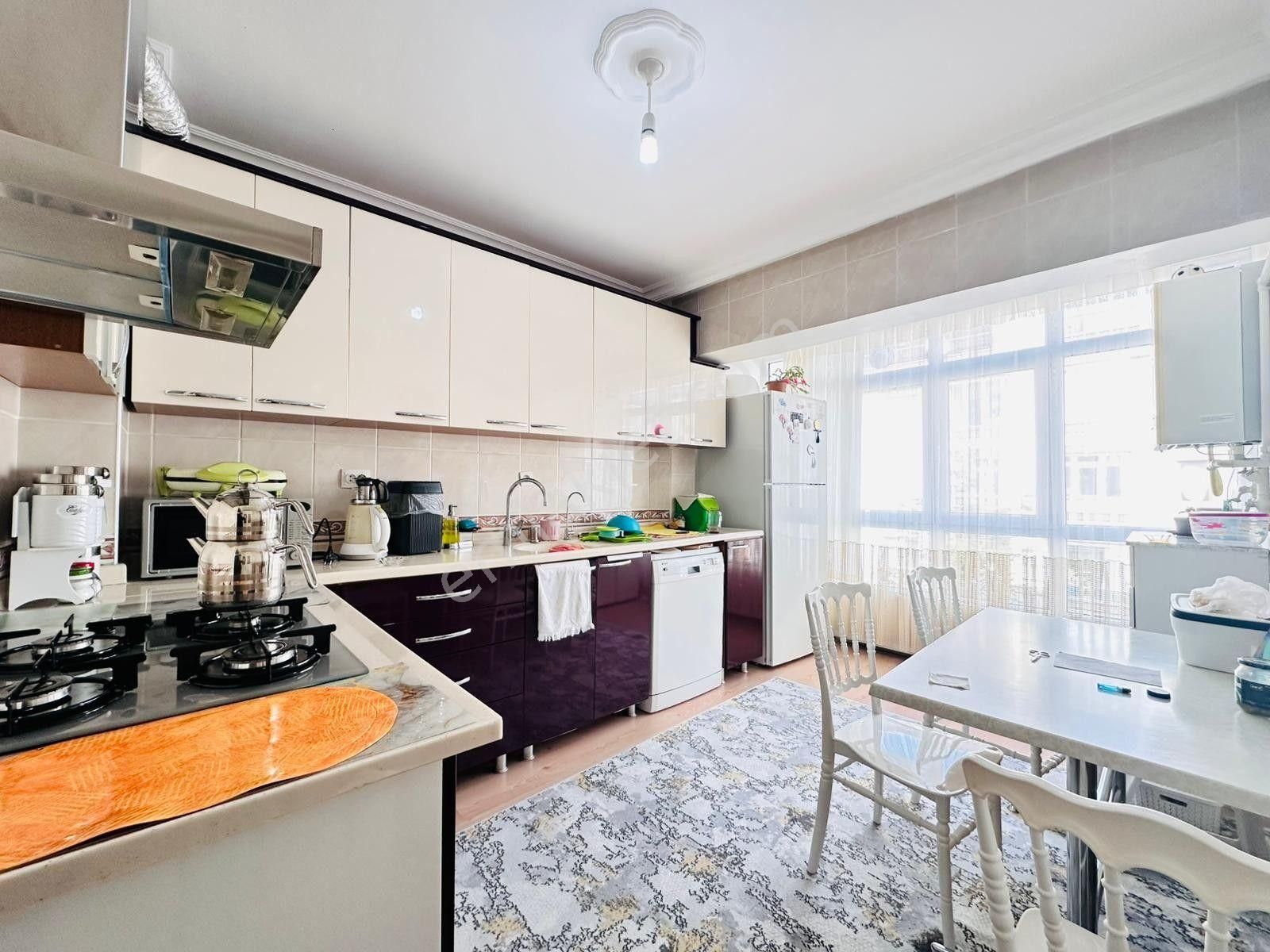 Kalecik Emlak'tan Fatih Mahallesinde Köşe Başı 3+1 Orta Kat Daire