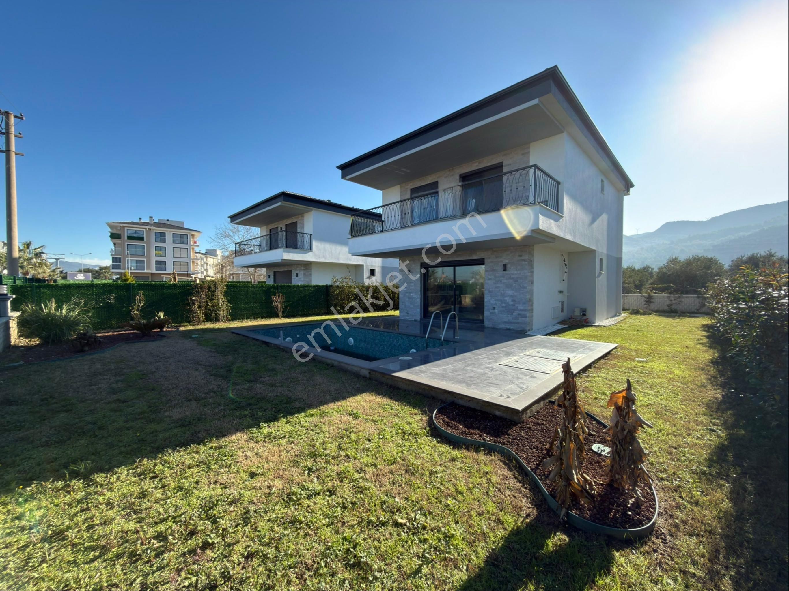 Kuşadası Davutlar‘da Satılık Özel Havuzlu Tek Müstakil 4 + 1 Sıfır Villa - Görsel 3