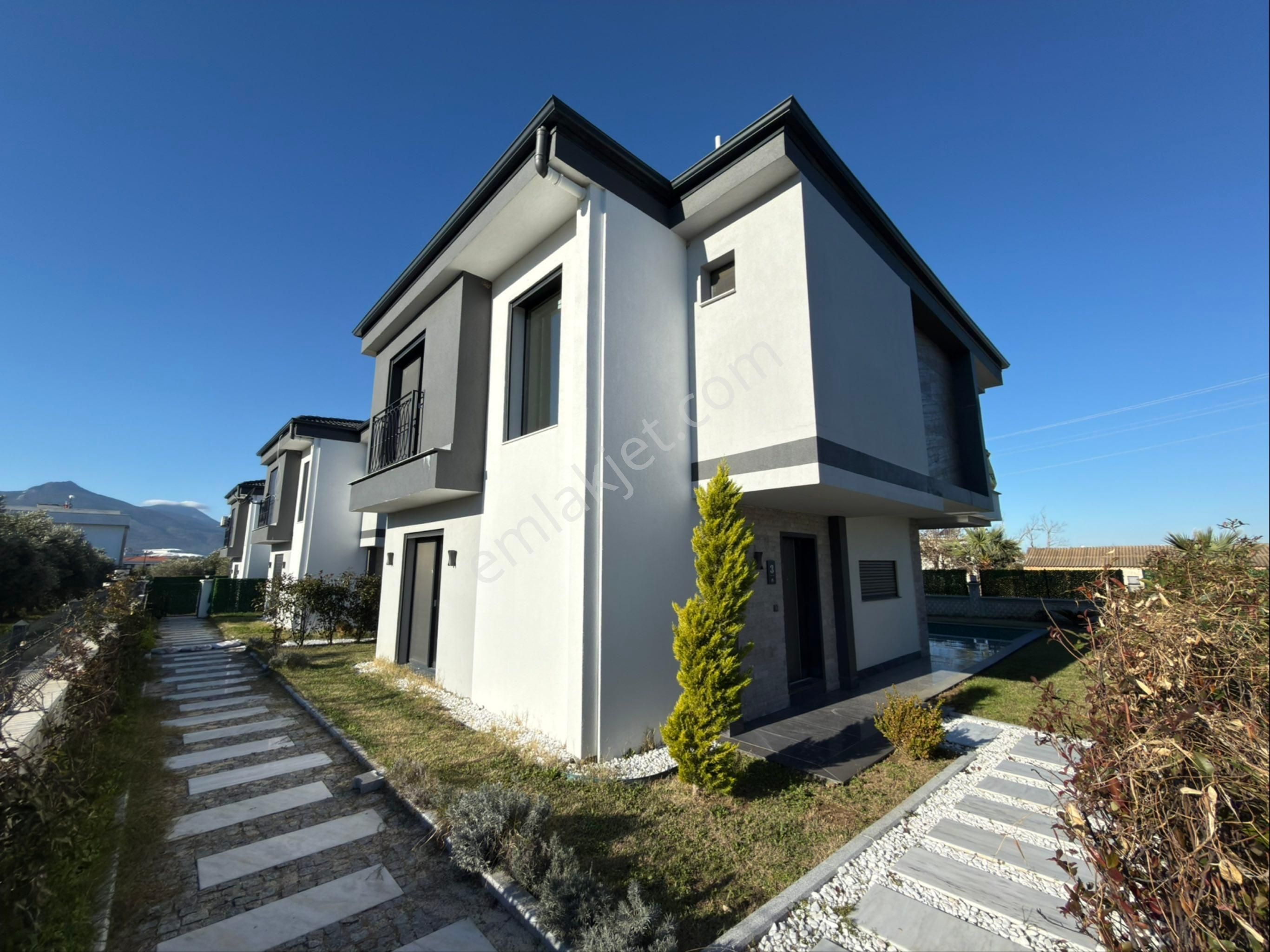 Kuşadası Davutlar‘da Satılık Özel Havuzlu Tek Müstakil 4 + 1 Sıfır Villa - Görsel 5