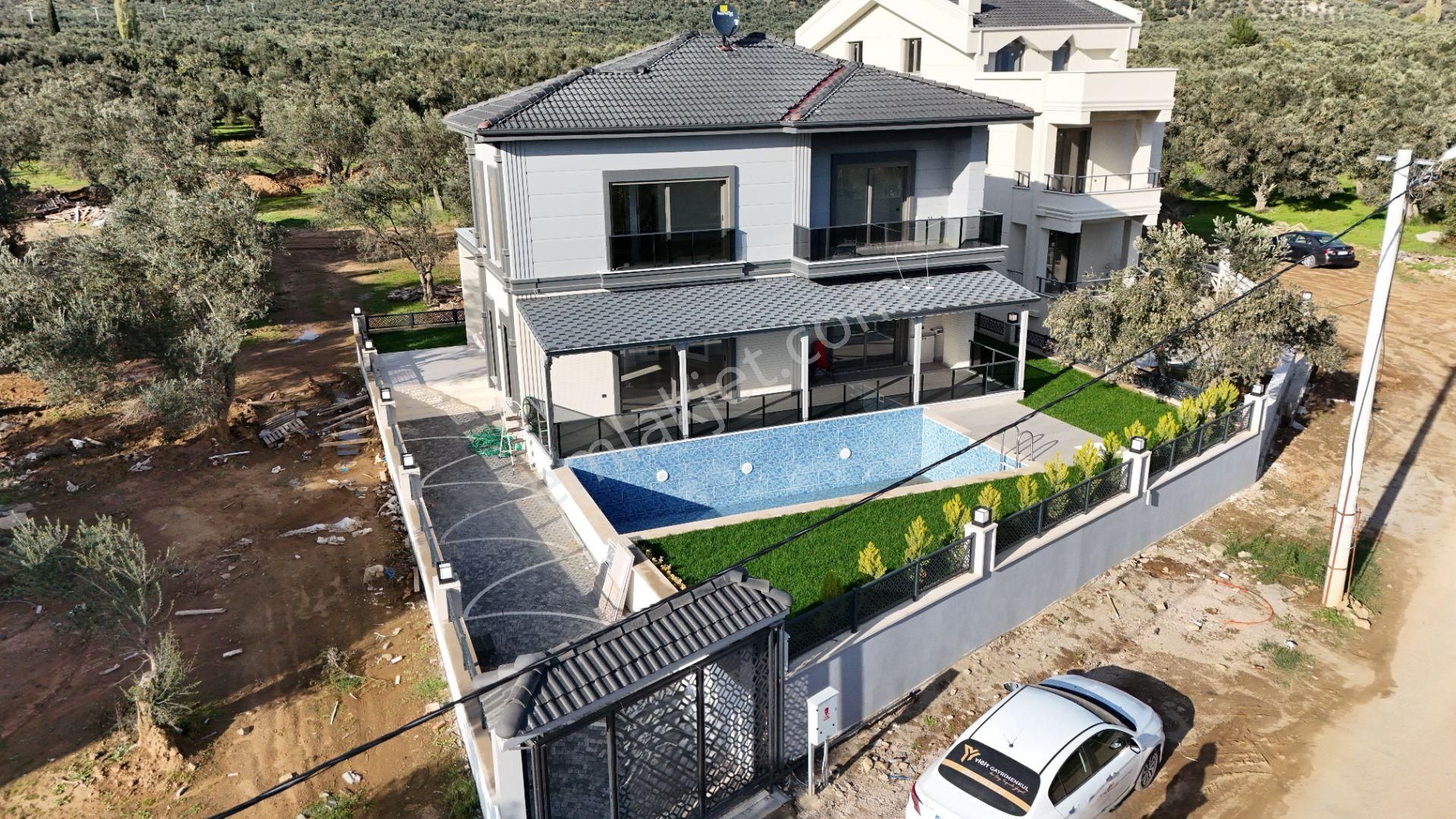 Yiğit'ten Güre'de Havuzlu Tam Müstakil 4+1 Ulra Lüks Villa
