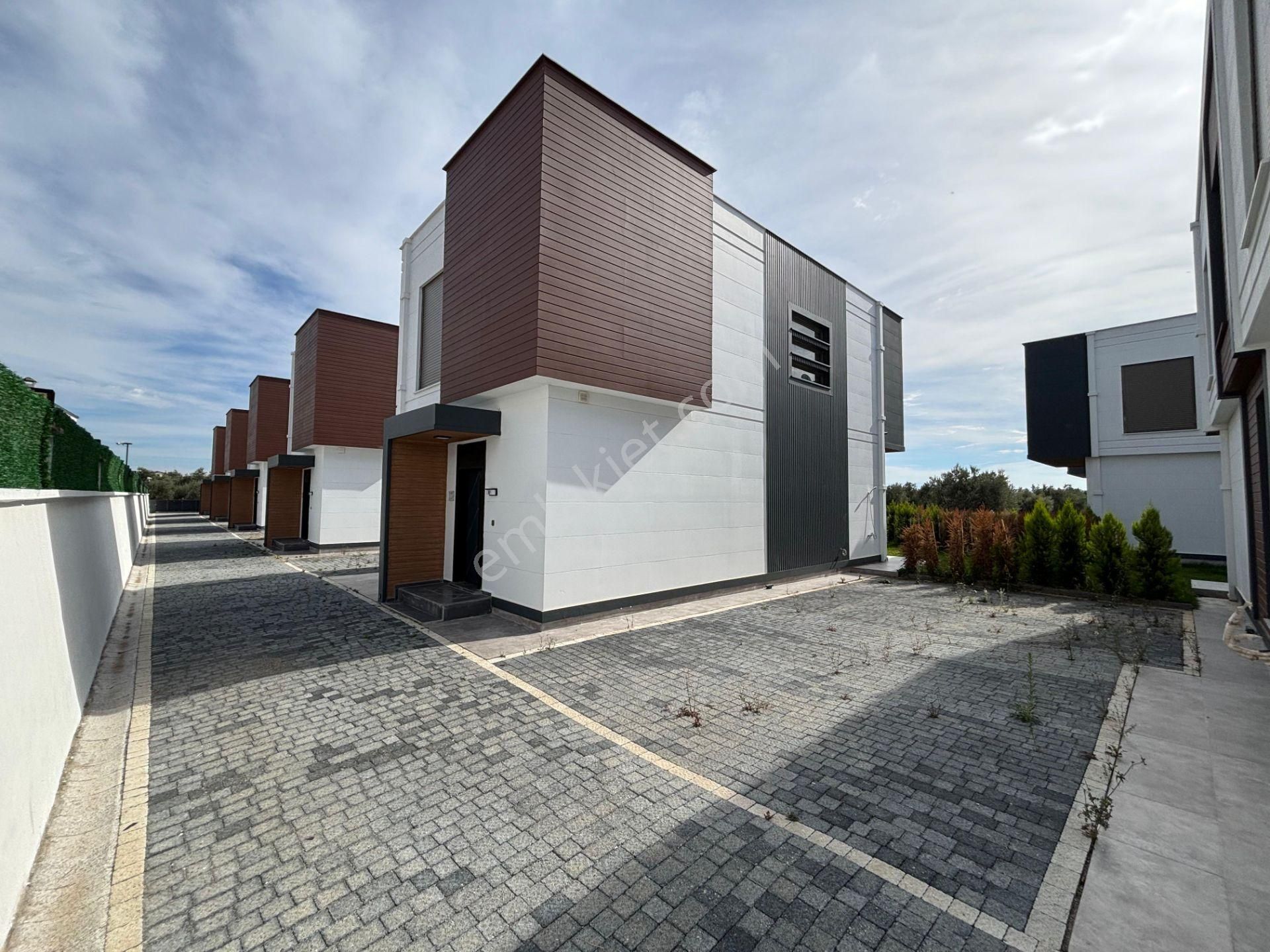 Yiğit'ten Güre'de Modern Mimari Tasarım 3+1 Lüks Villa - Görsel 35