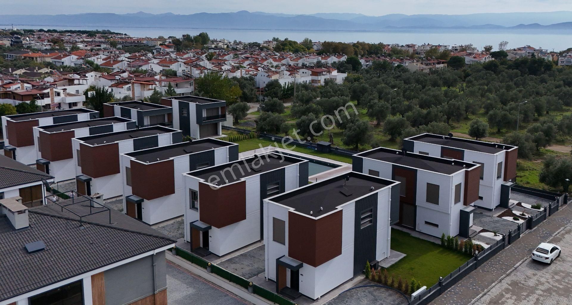 Yiğit'ten Güre'de Modern Mimari Tasarım 3+1 Lüks Villa - Görsel 3