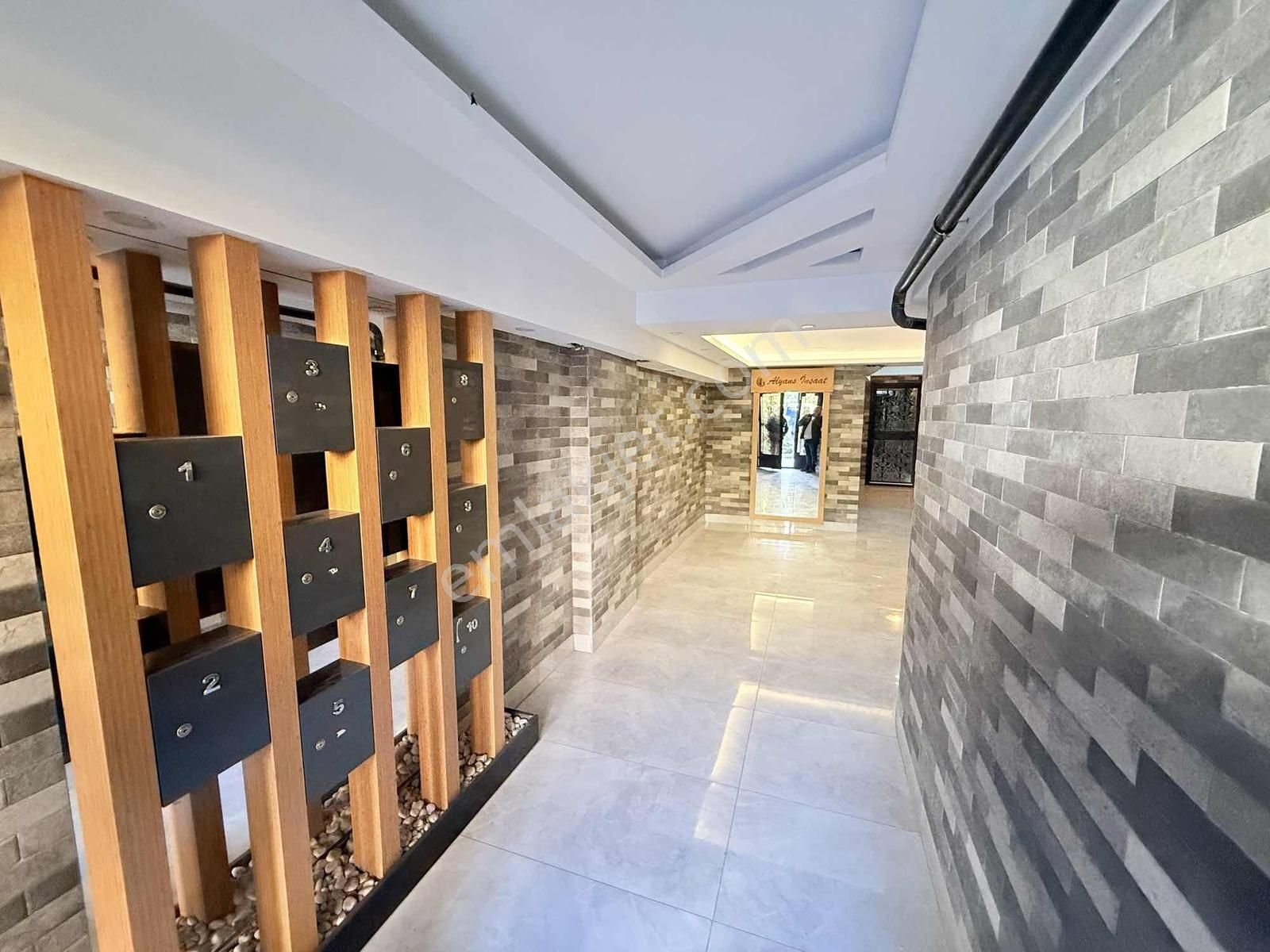 Karşıyaka Bahçelievler Mah Cad. Üzeri 4+1 170 M2 Dublex 7 Yıllık - Görsel 17