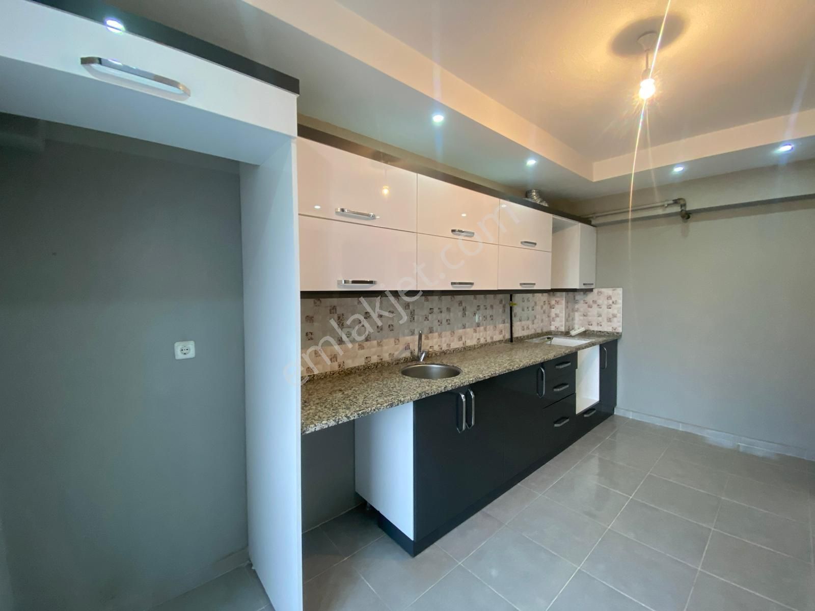 Yeşil Mah.'de Hastaneye 200 Mt Mesafede 3+1 Kiralık Daire - Görsel 12