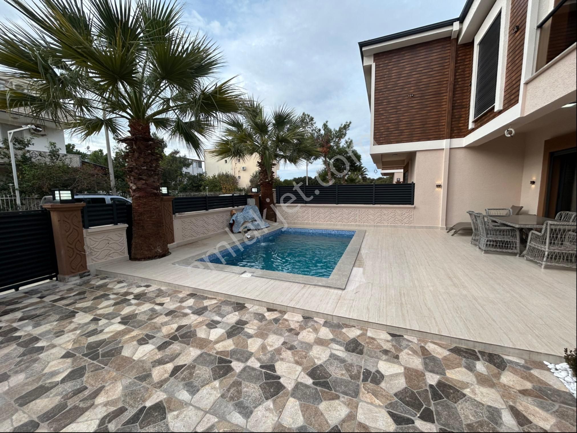 Didim Çamlıkta Eşyalı Havuzlu 3+1 Lüks Villa - Görsel 10