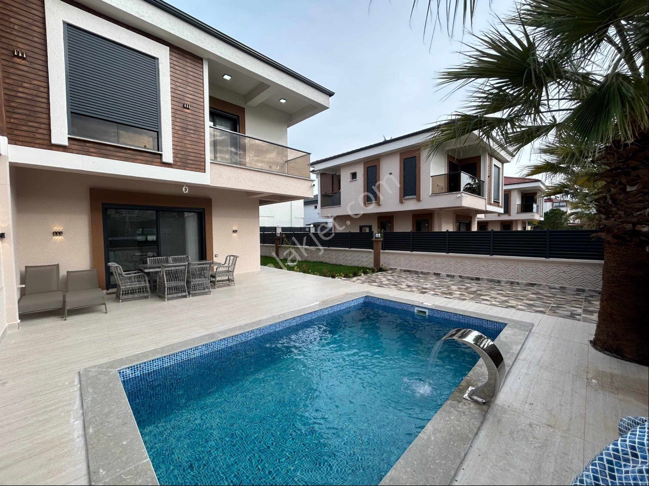 Didim Çamlıkta Eşyalı Havuzlu 3+1 Lüks Villa - Görsel 12