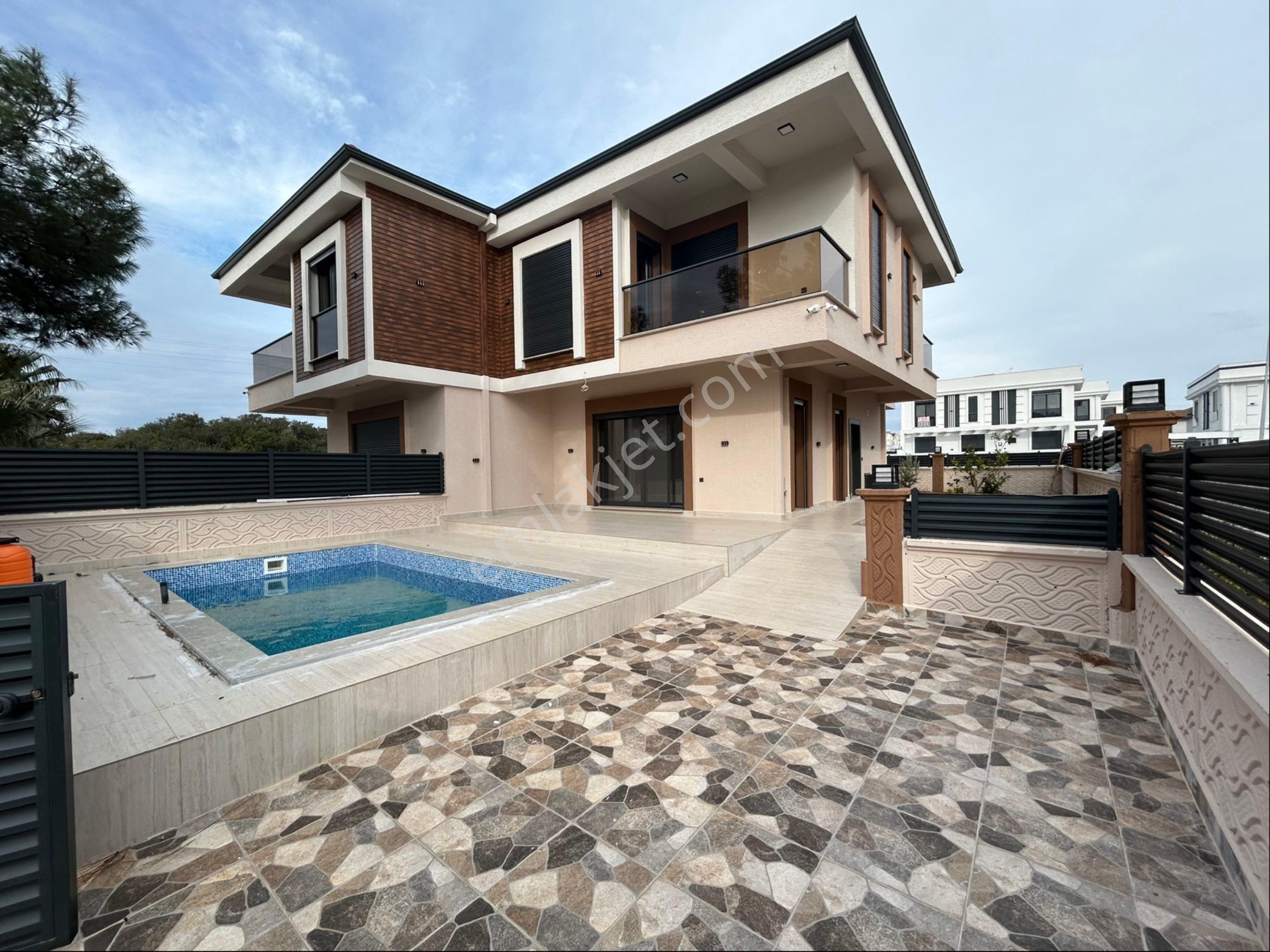 Didim Çamlıkta Eşyalı Havuzlu 3+1 Lüks Villa - Görsel 3