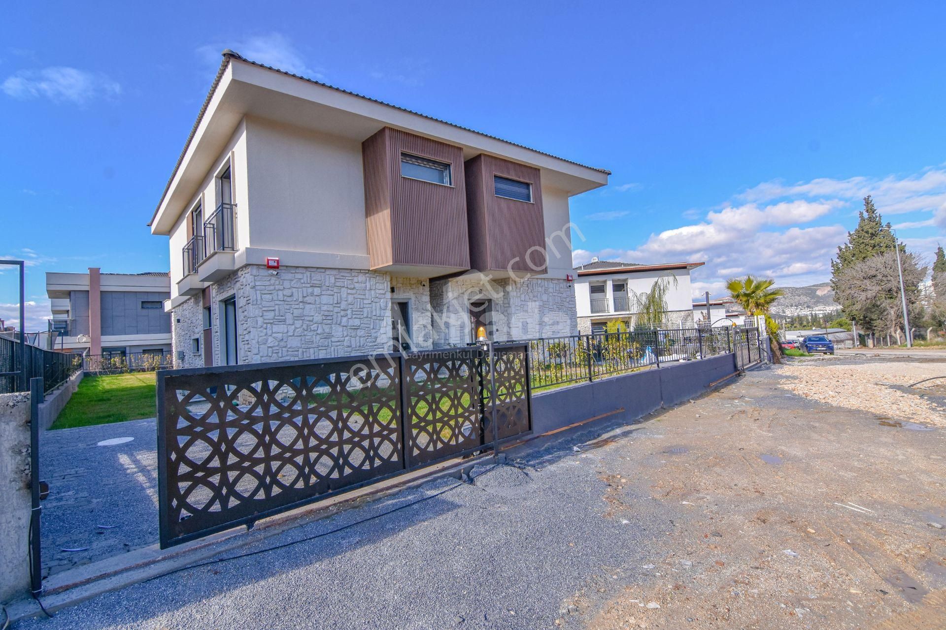 Kuşadası Karaova'da Özel Havuz Ve Saunalı 6+1 Villa - Görsel 9