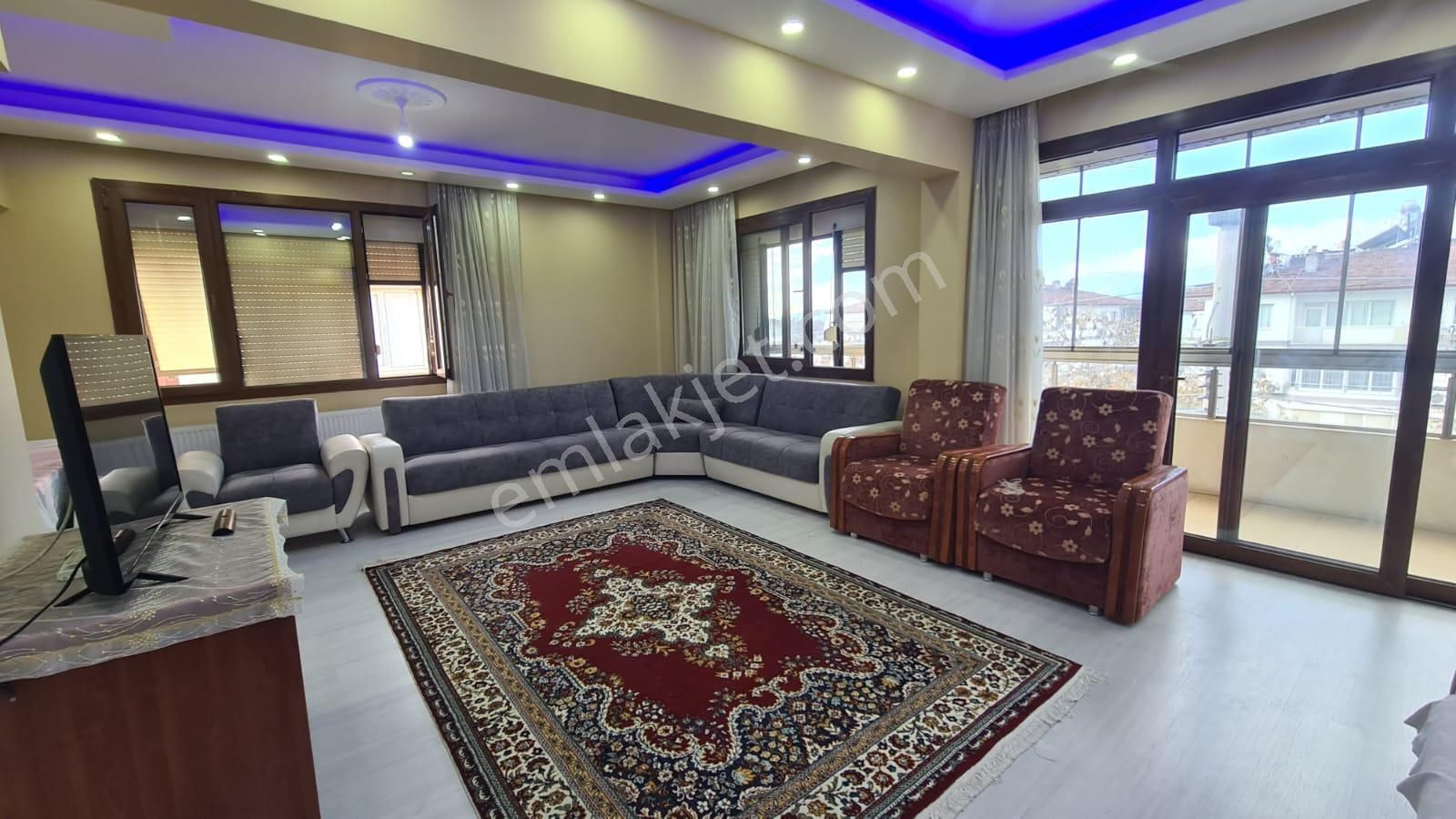 Antika'dan Süleyman Demirel'de Cadde Üstü Eşyalı Kiralık Daire