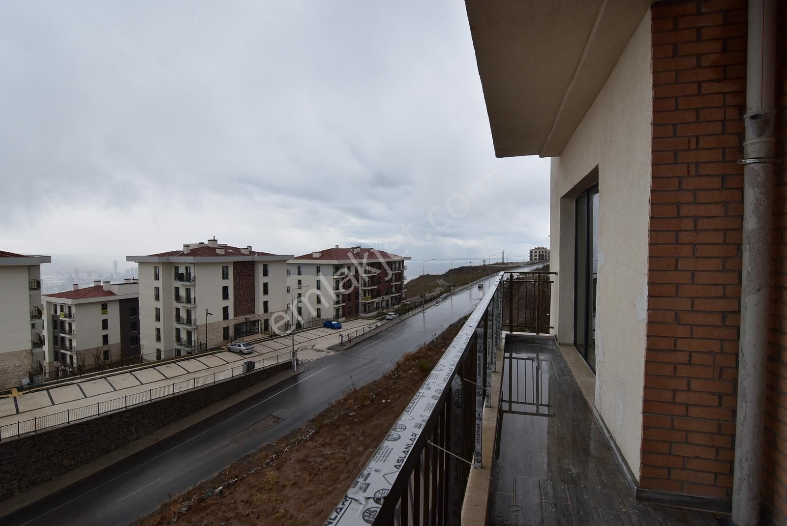 Toki'de Satılık Tapusu Hazır Manzaralı Arakat 3+1 - Görsel 11