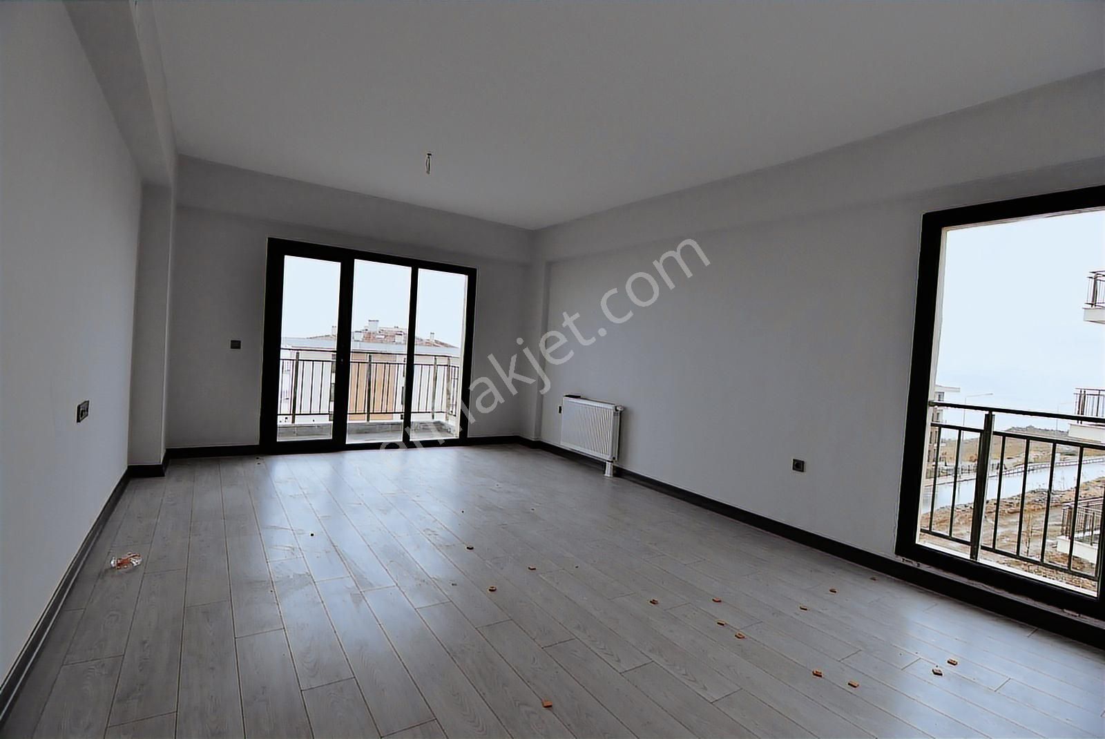 Toki'de Satılık Tapusu Hazır Manzaralı Arakat 3+1 - Görsel 3