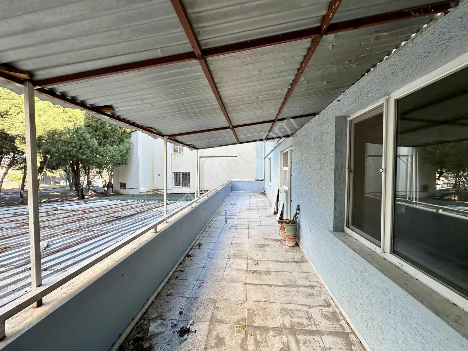 Altınova Merkezde 160 M2 + 30 M2 Teraslı 3+1 Satılık Daire - Görsel 19