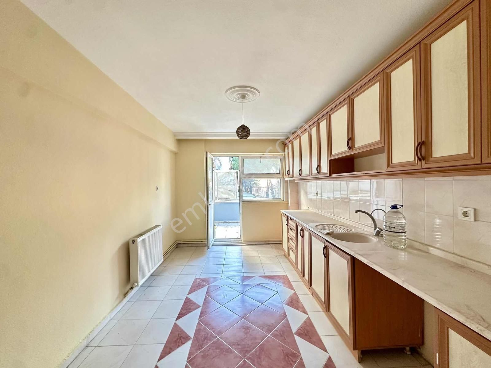 Altınova Merkezde 160 M2 + 30 M2 Teraslı 3+1 Satılık Daire - Görsel 7