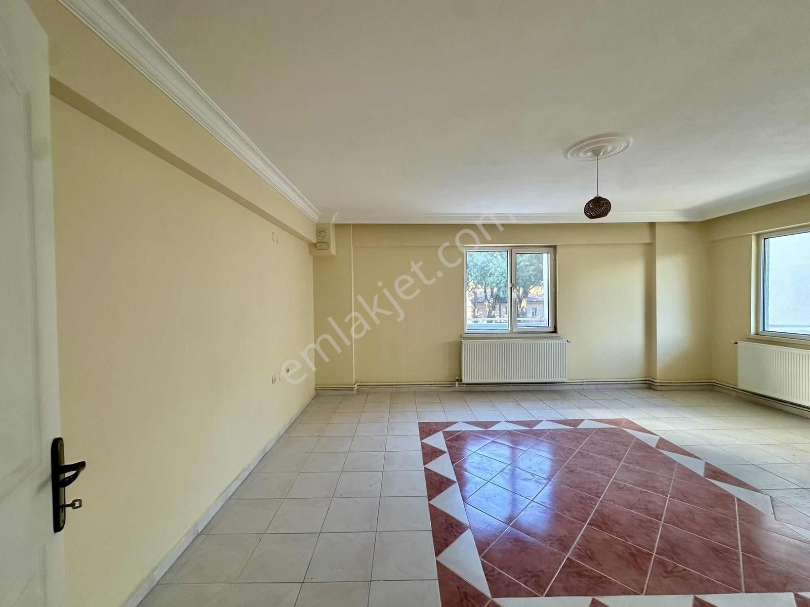 Altınova Merkezde 160 M2 + 30 M2 Teraslı 3+1 Satılık Daire - Görsel 4
