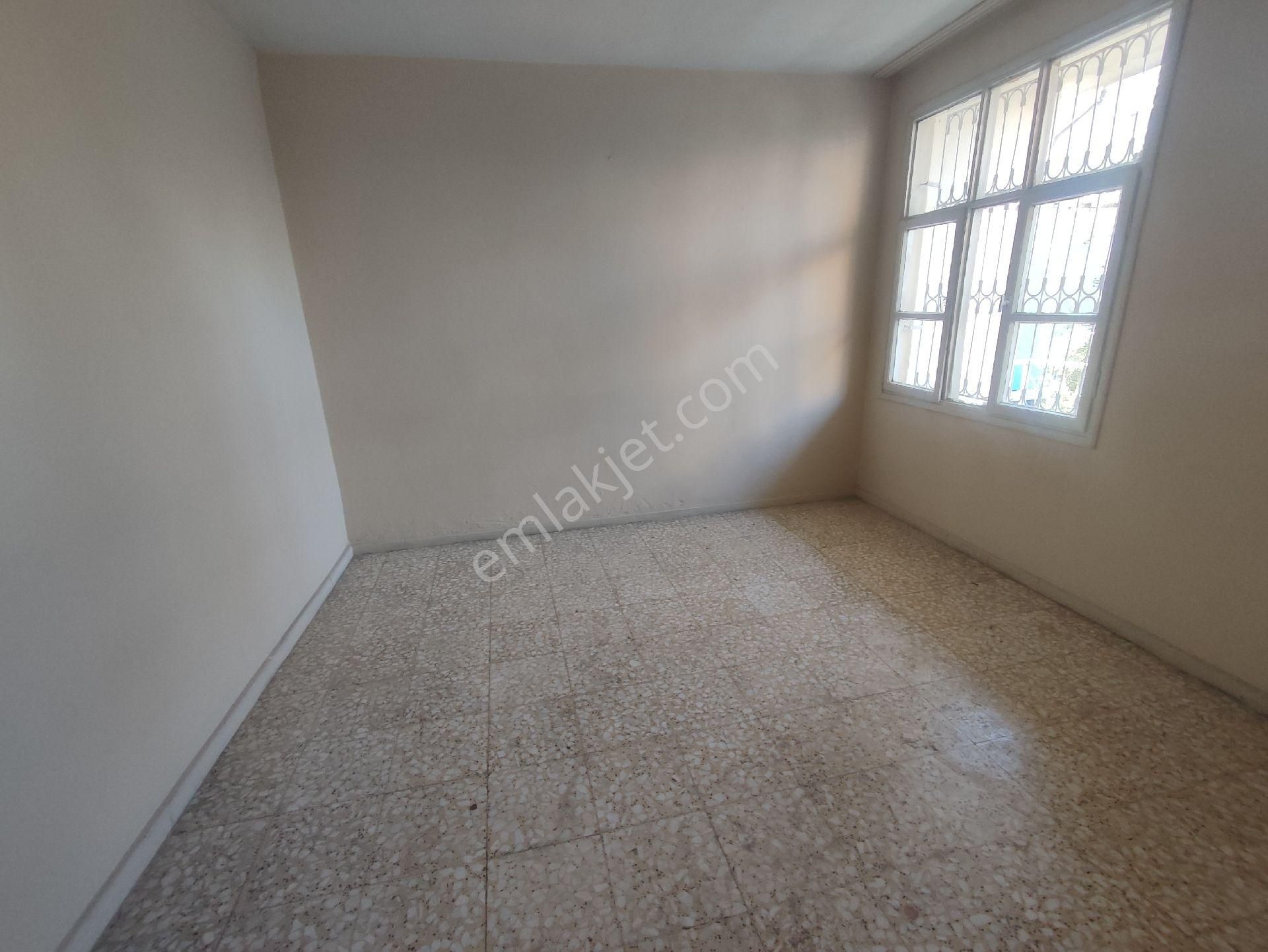 Yeşilyurt Mahallesi Salı Pazarı Civarında Kiralık Daire 3+1