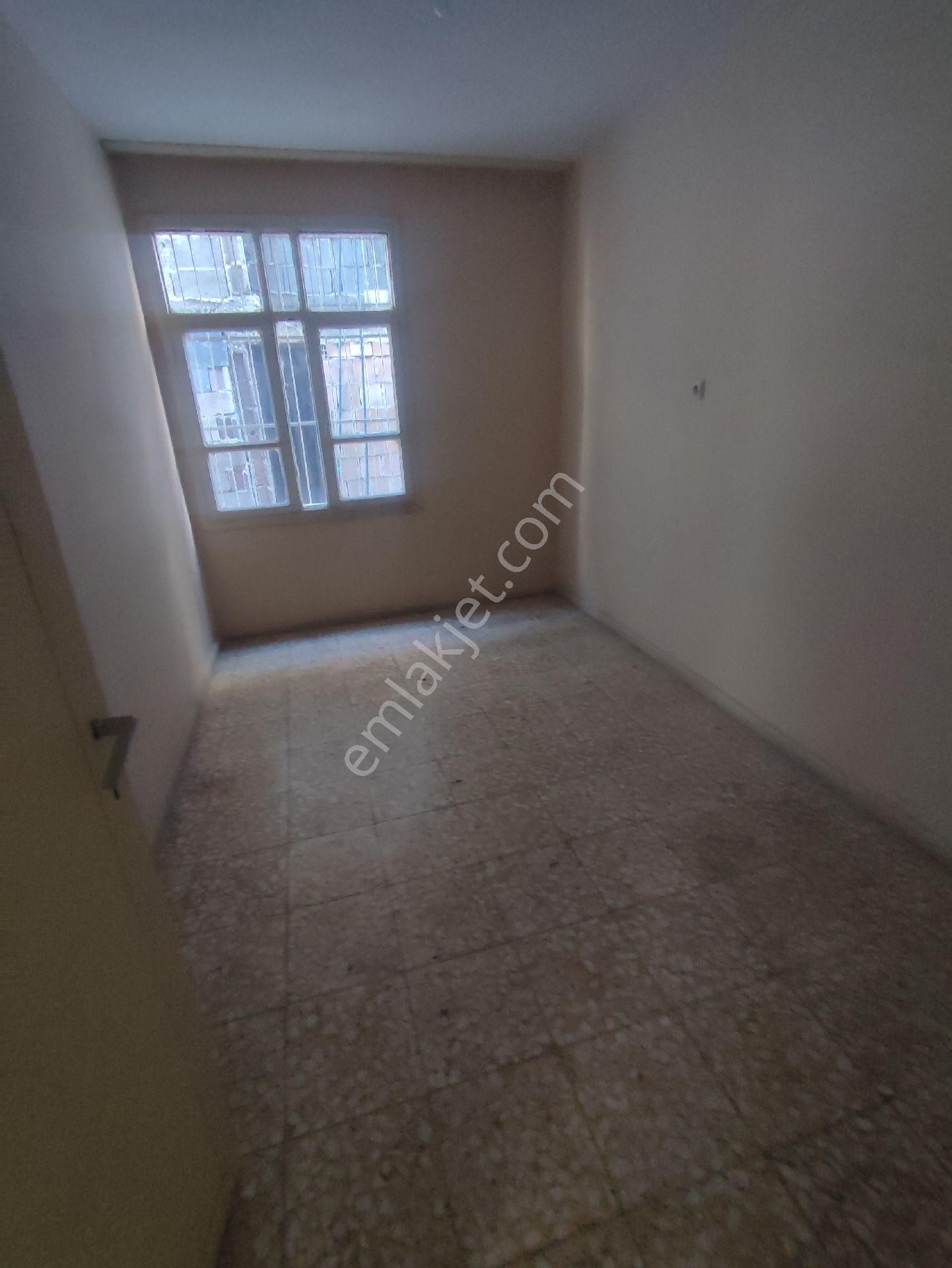 Yeşilyurt Mahallesi Salı Pazarı Civarında Kiralık Daire 3+1 - Görsel 2