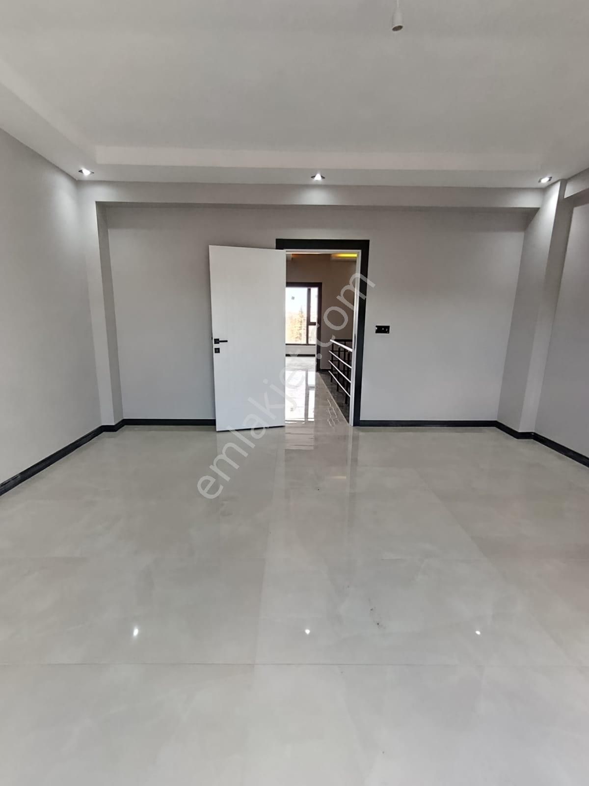 Sazova Mahallesinde 5+1 Tripleks Sıfır Daire - Görsel 8