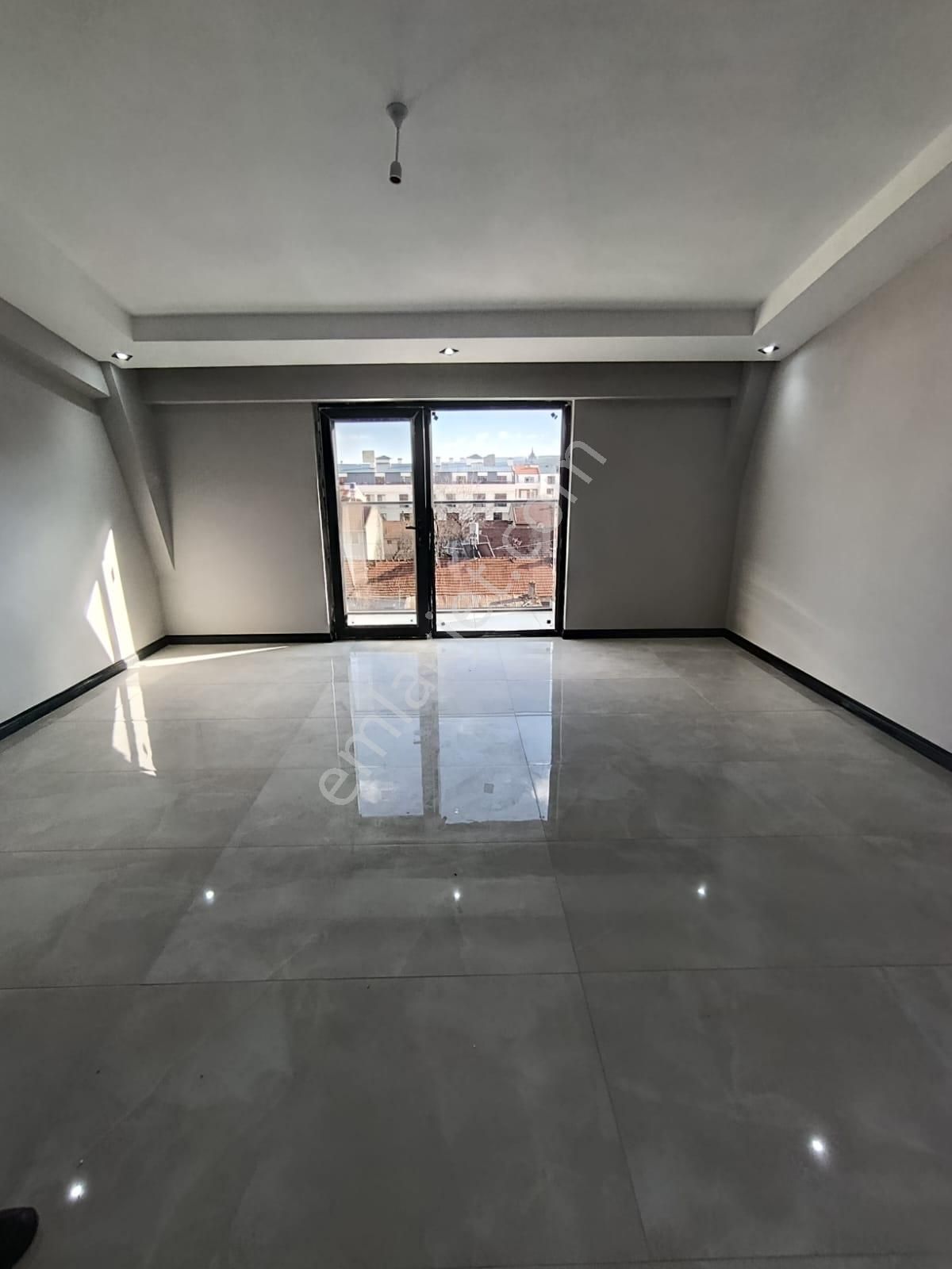 Sazova Mahallesinde 5+1 Tripleks Sıfır Daire - Görsel 5