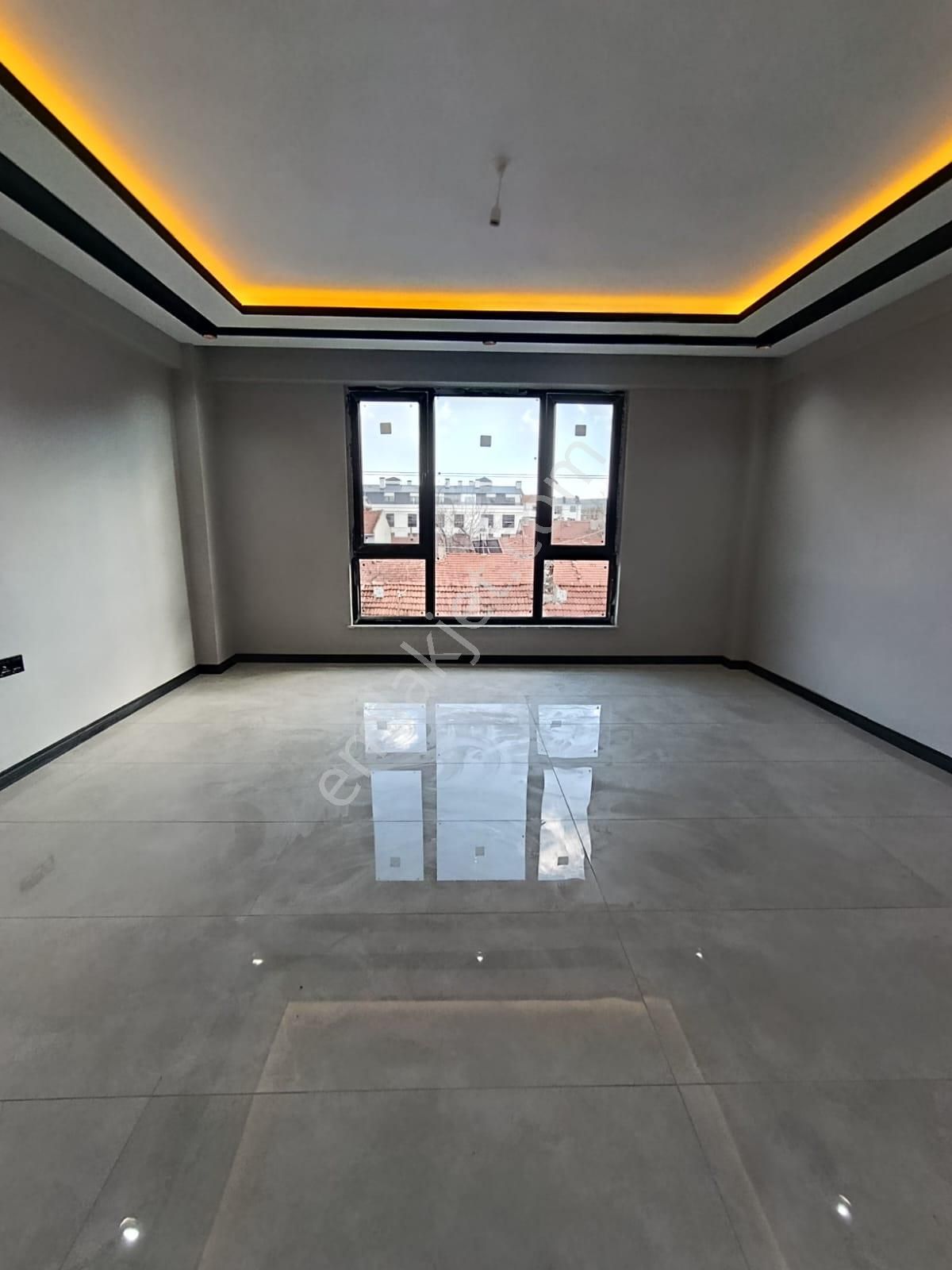 Sazova Mahallesinde 5+1 Tripleks Sıfır Daire - Görsel 10