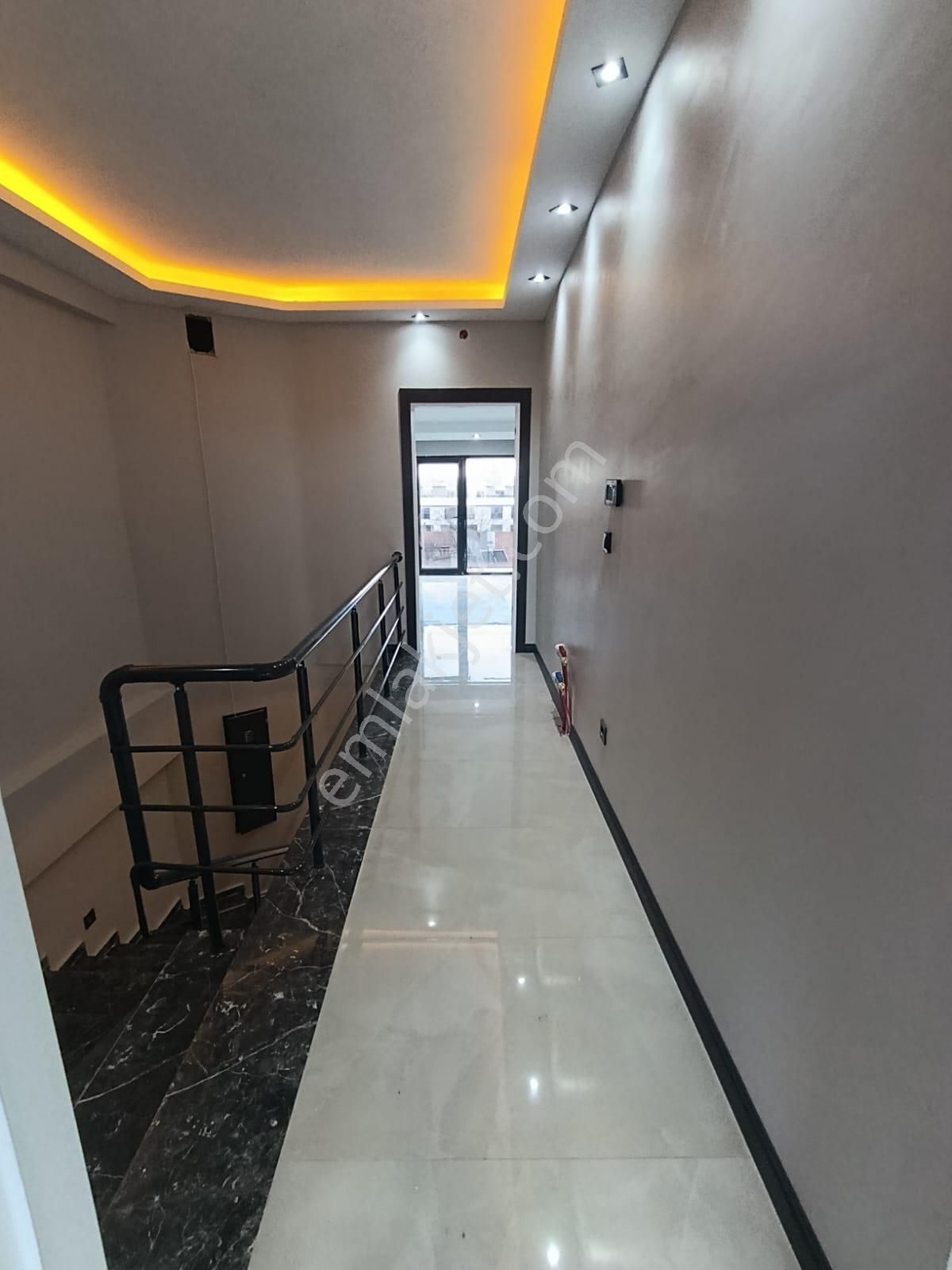 Sazova Mahallesinde 5+1 Tripleks Sıfır Daire - Görsel 28