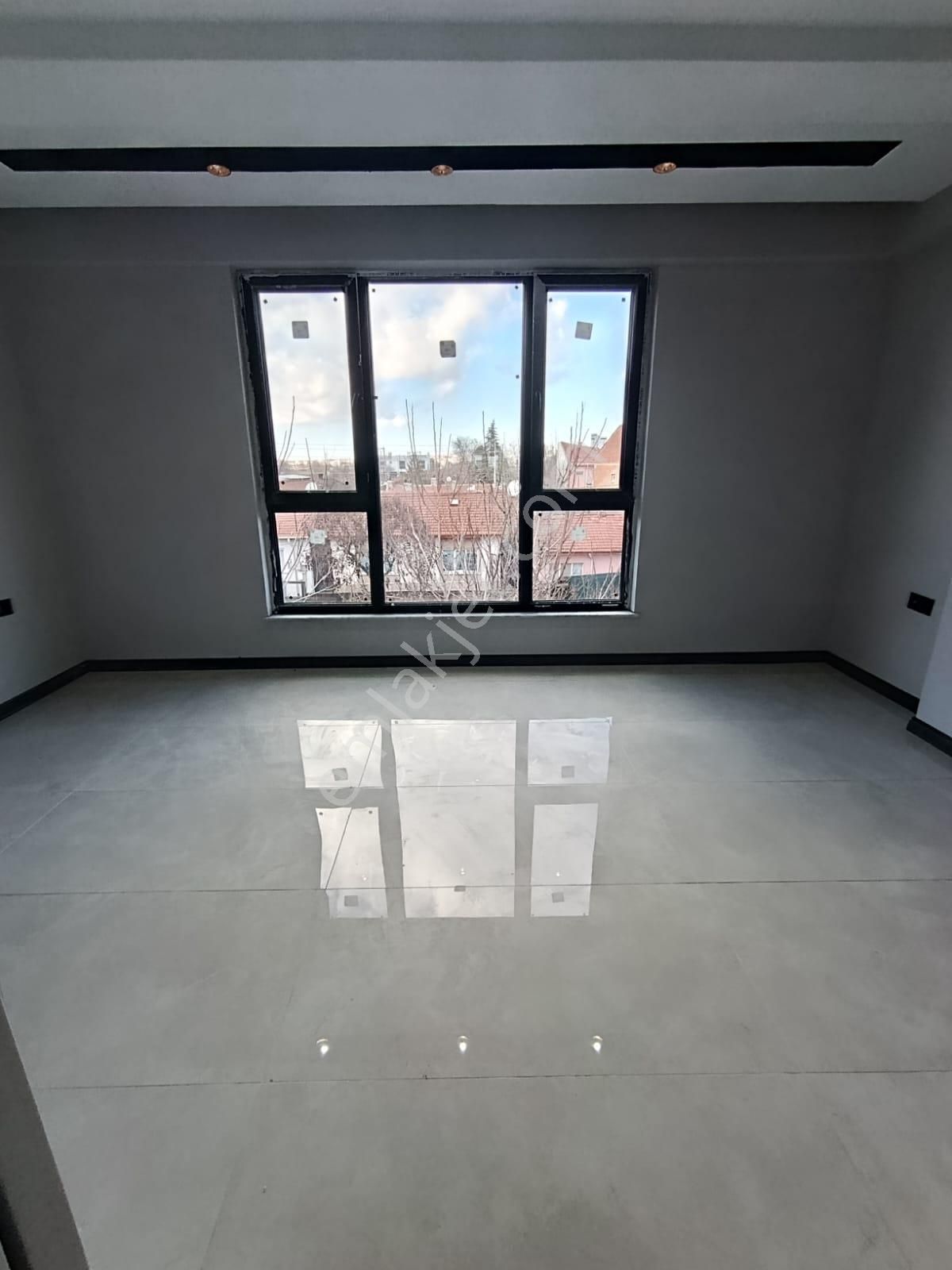 Sazova Mahallesinde 5+1 Tripleks Sıfır Daire - Görsel 18