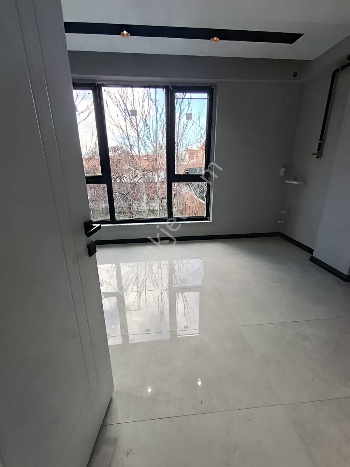 Sazova Mahallesinde 5+1 Tripleks Sıfır Daire - Görsel 19