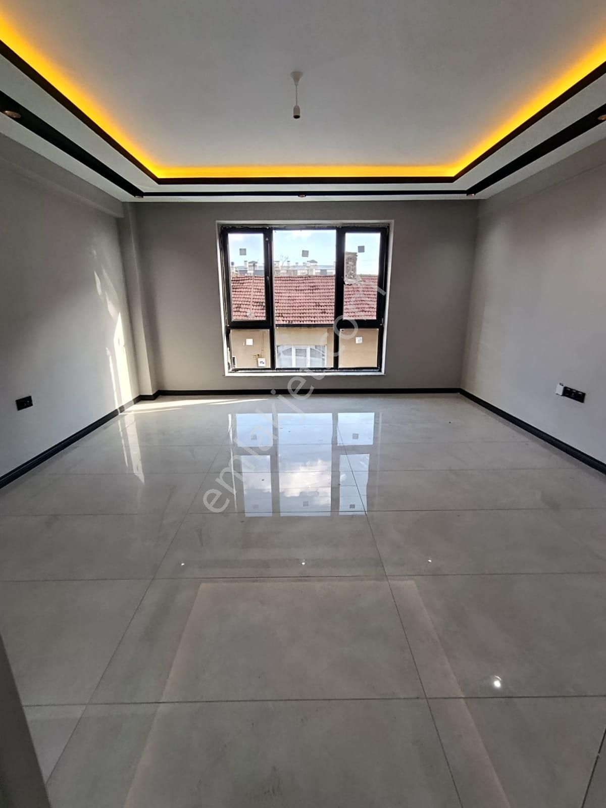 Sazova Mahallesinde 5+1 Tripleks Sıfır Daire - Görsel 9