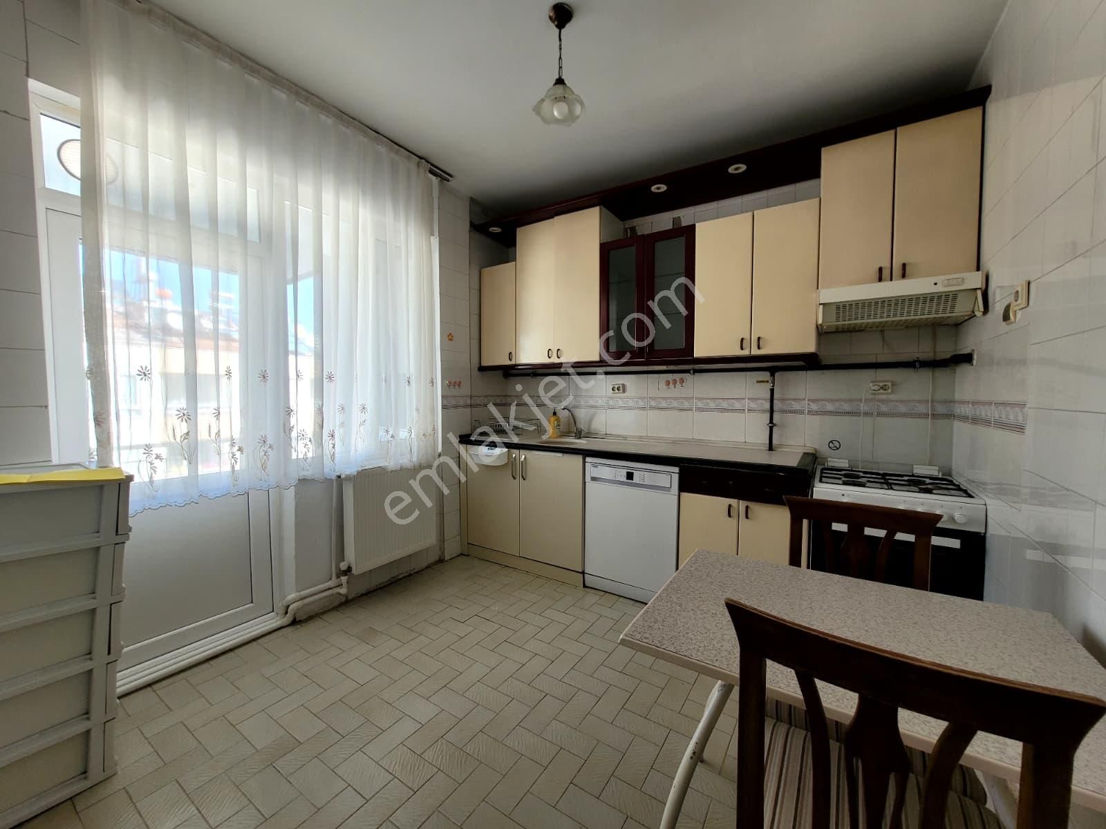 Bahçelievlerde Merkezi Konumda Geniş Doğalgazlı 3+1 Eşyalı Veya Eşyasız Kiralık Daire - Görsel 2