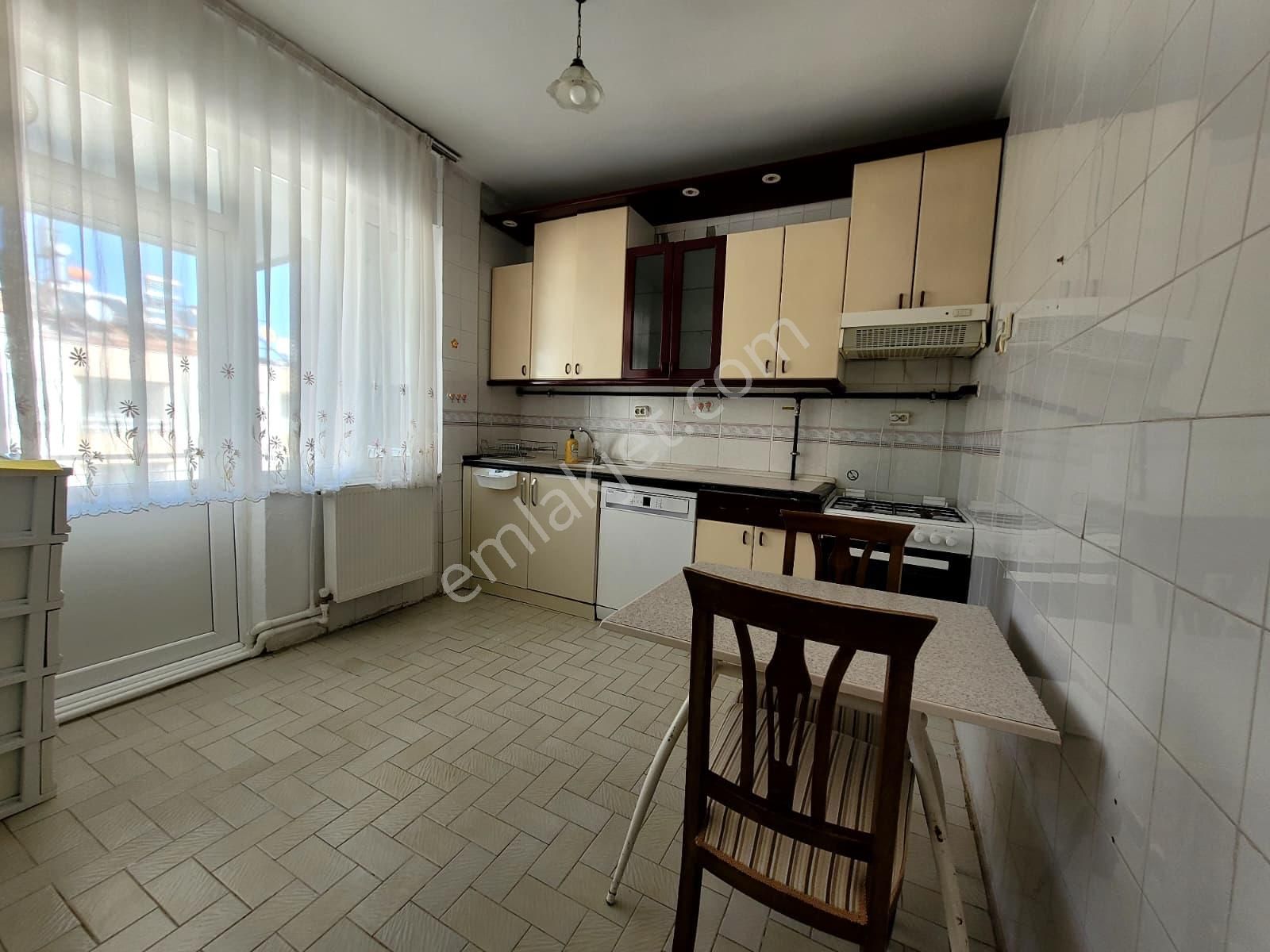 Bahçelievlerde Merkezi Konumda Geniş Doğalgazlı 3+1 Eşyalı Veya Eşyasız Kiralık Daire - Görsel 3