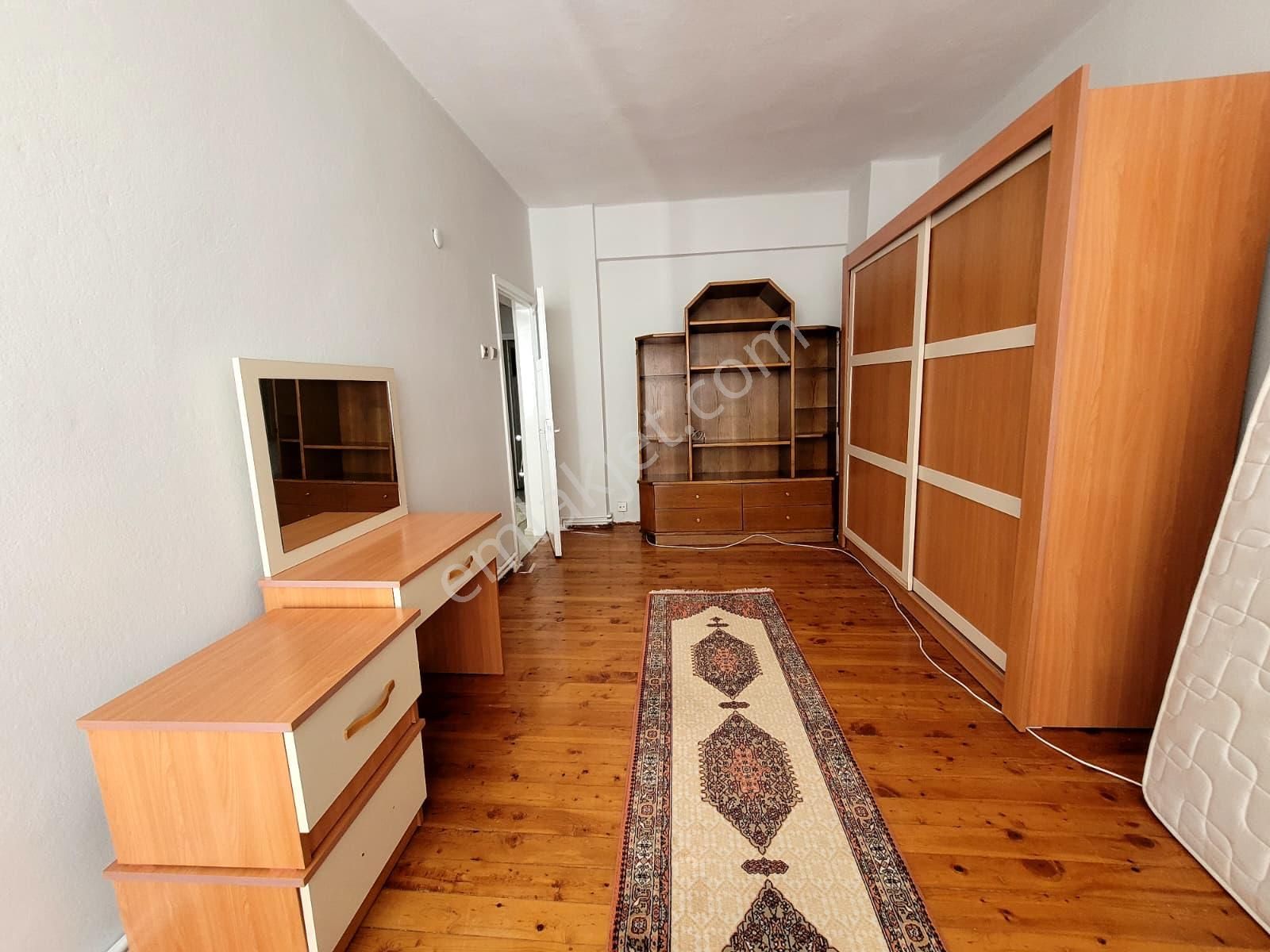 Bahçelievlerde Merkezi Konumda Geniş Doğalgazlı 3+1 Eşyalı Veya Eşyasız Kiralık Daire - Görsel 12