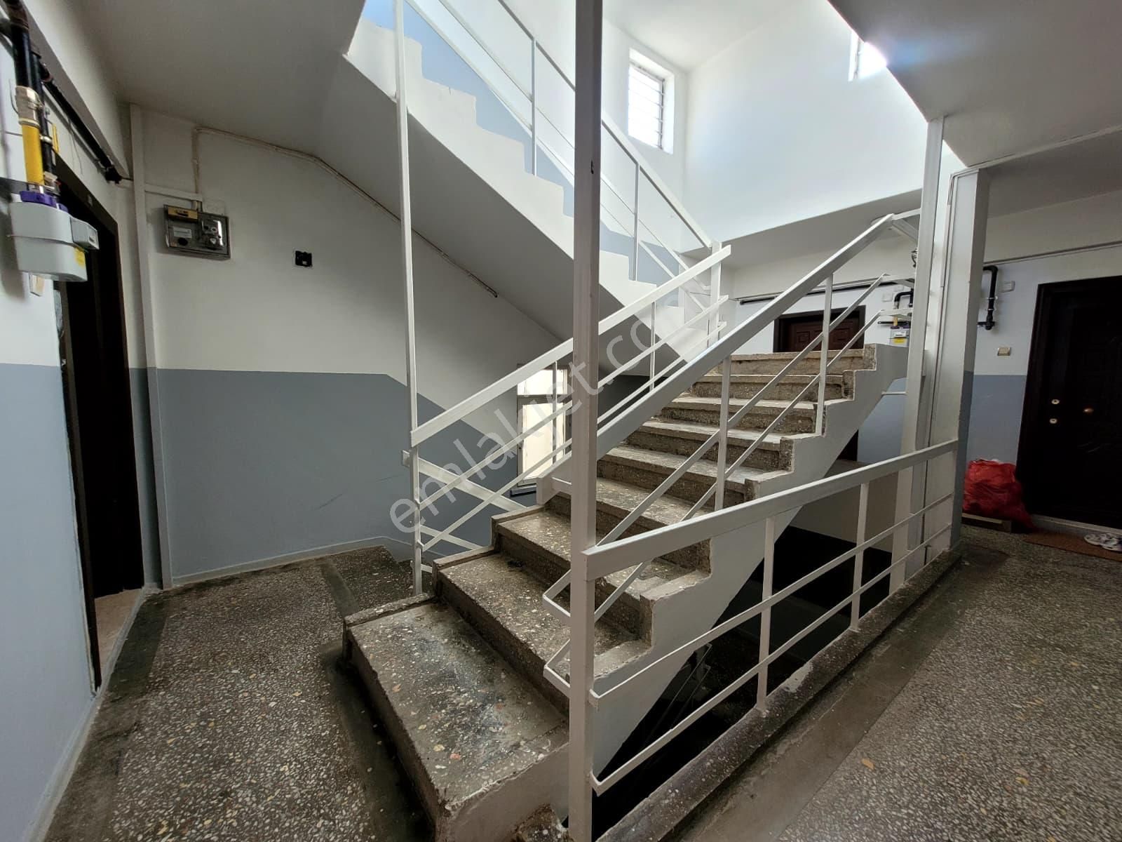 Bahçelievlerde Merkezi Konumda Geniş Doğalgazlı 3+1 Eşyalı Veya Eşyasız Kiralık Daire - Görsel 26