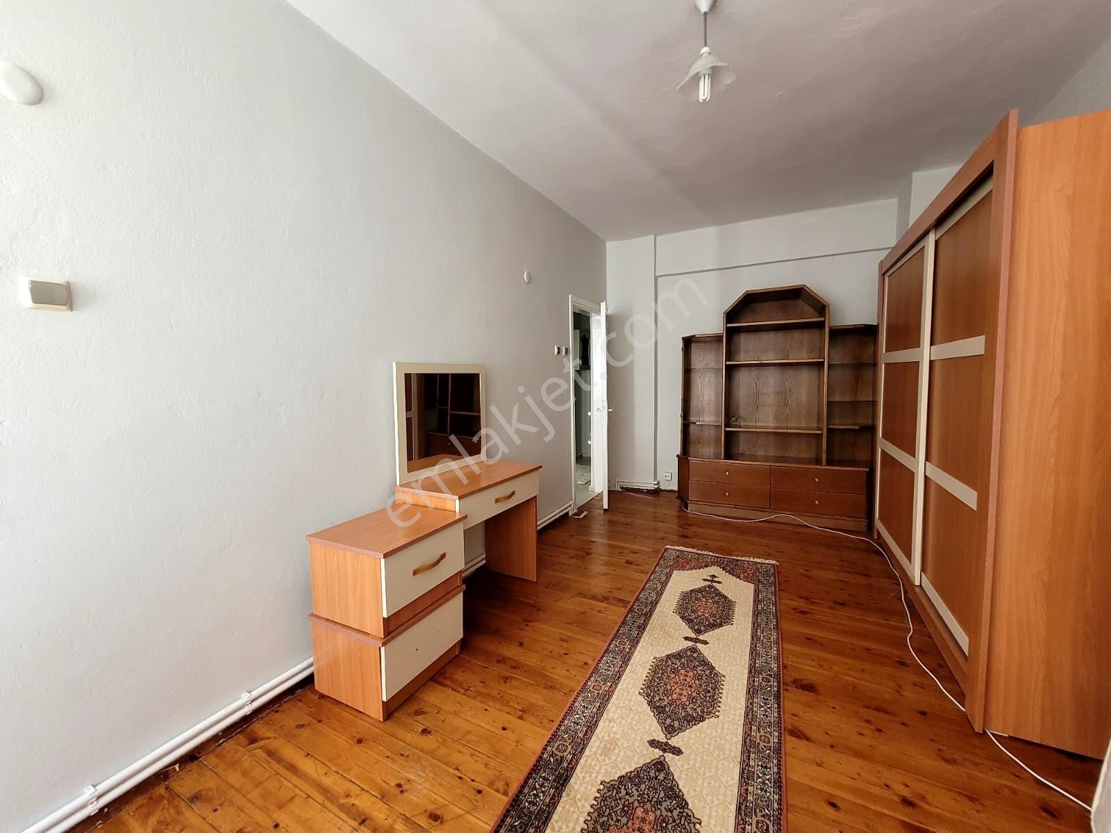 Bahçelievlerde Merkezi Konumda Geniş Doğalgazlı 3+1 Eşyalı Veya Eşyasız Kiralık Daire - Görsel 13