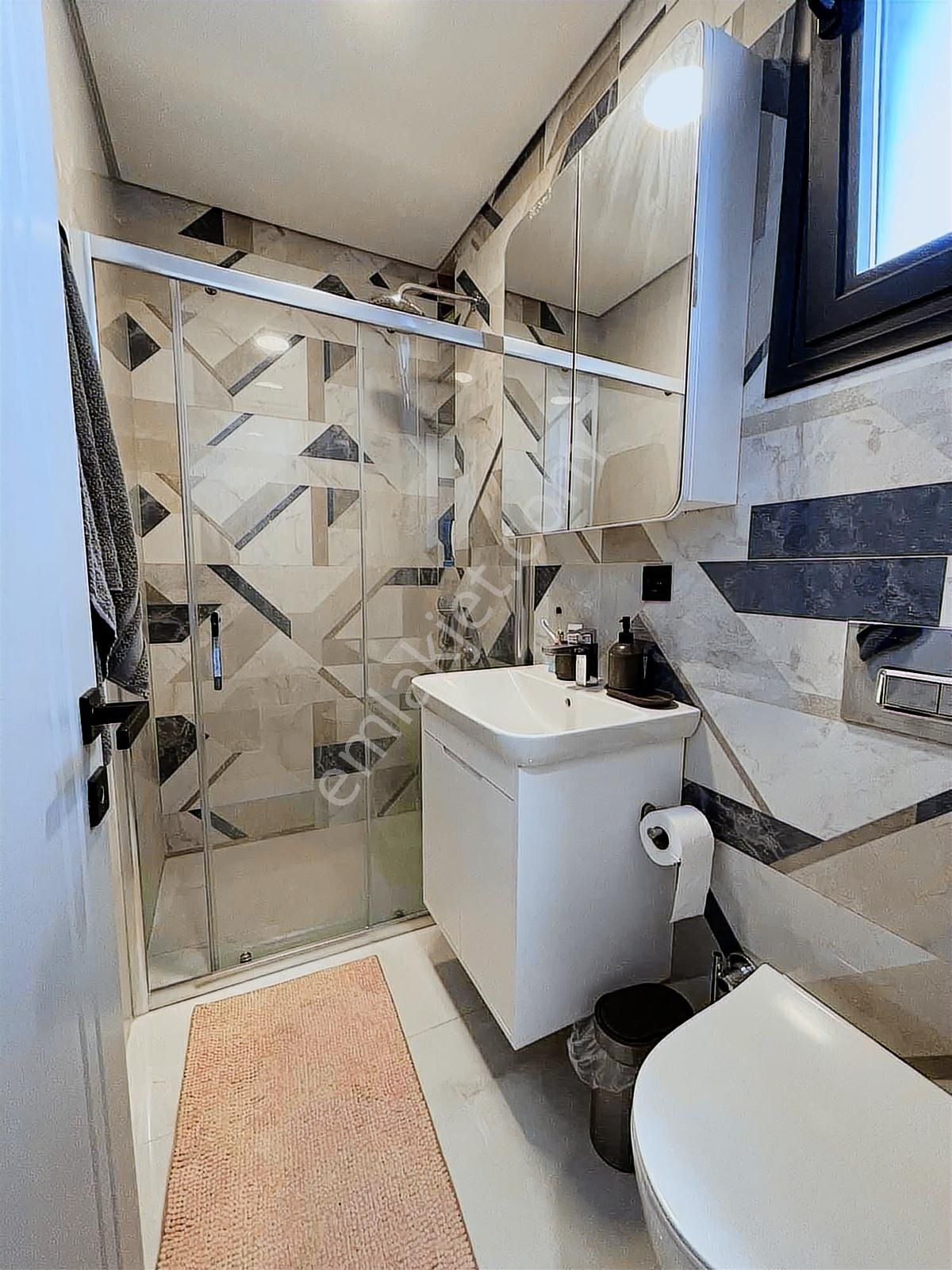 Türker'den Yalı'da Deniz Manzaralı , Plaja 200m , Tam Müstakil - Görsel 3