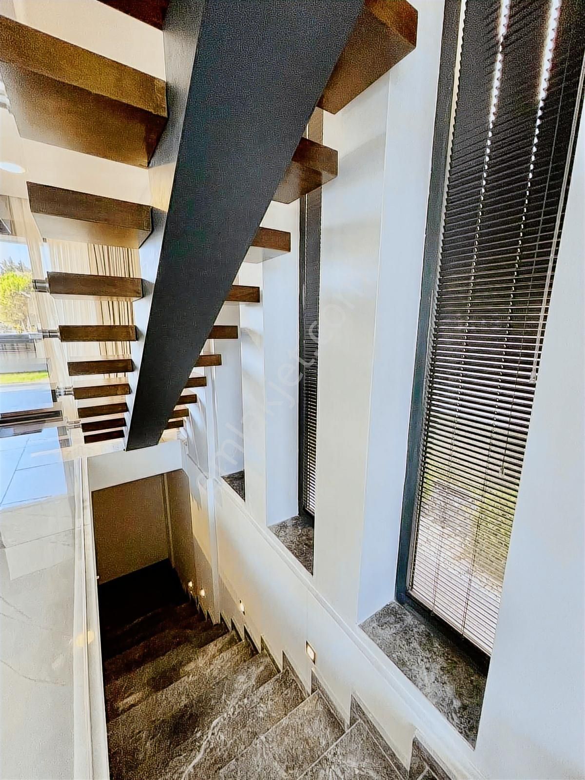 Türker'den Yalı'da Deniz Manzaralı , Plaja 200m , Tam Müstakil - Görsel 2