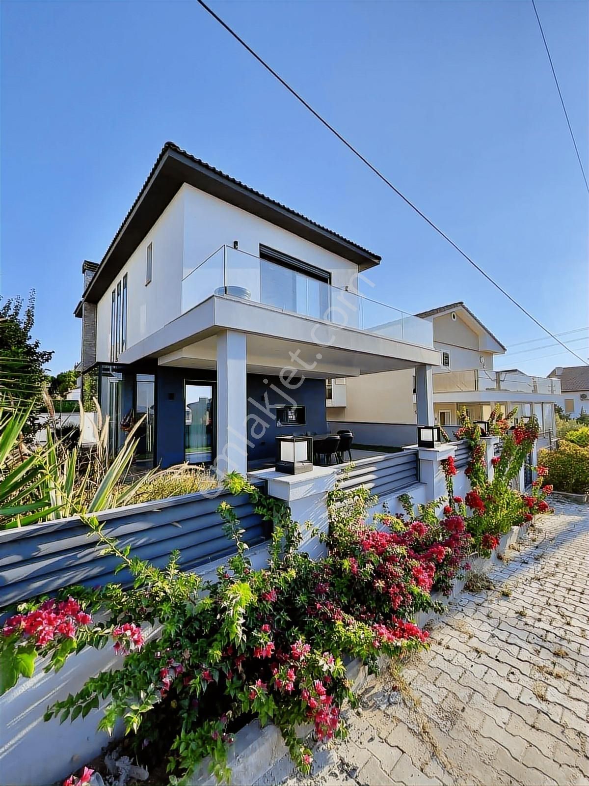 Türker'den Yalı'da Deniz Manzaralı , Plaja 200m , Tam Müstakil