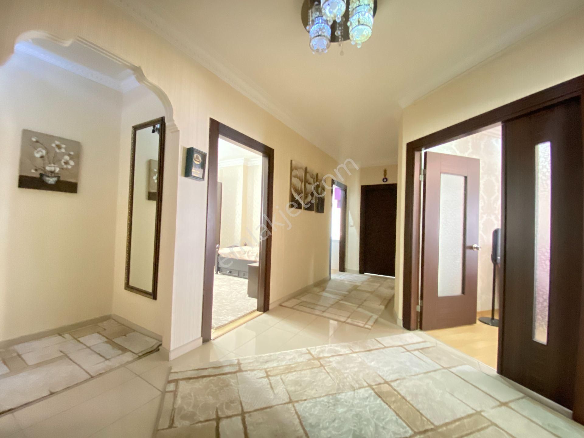 Meydankavağında Arakat Asansörlü Ebeveyn Banyolu Lüks 3+1 Satılıkk Daire - Görsel 16