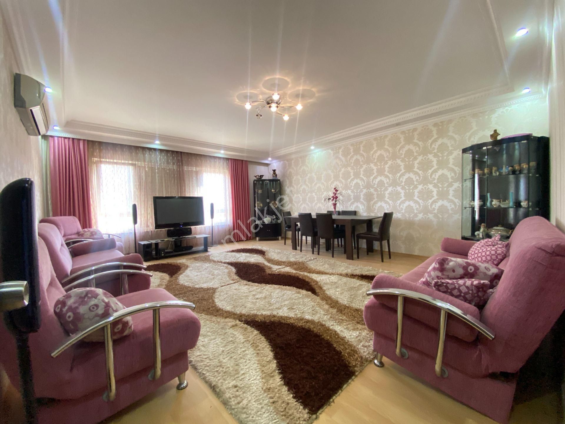 Meydankavağında Arakat Asansörlü Ebeveyn Banyolu Lüks 3+1 Satılıkk Daire - Görsel 9