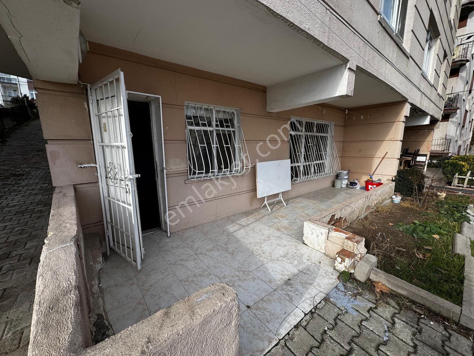 Refiksaydam Caddesi Üzeri Tam Merkezde 3+1 Güney Doğu Önü Açık - Görsel 4