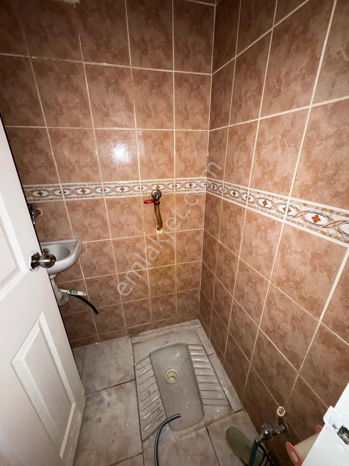 Refiksaydam Caddesi Üzeri Tam Merkezde 3+1 Güney Doğu Önü Açık - Görsel 13