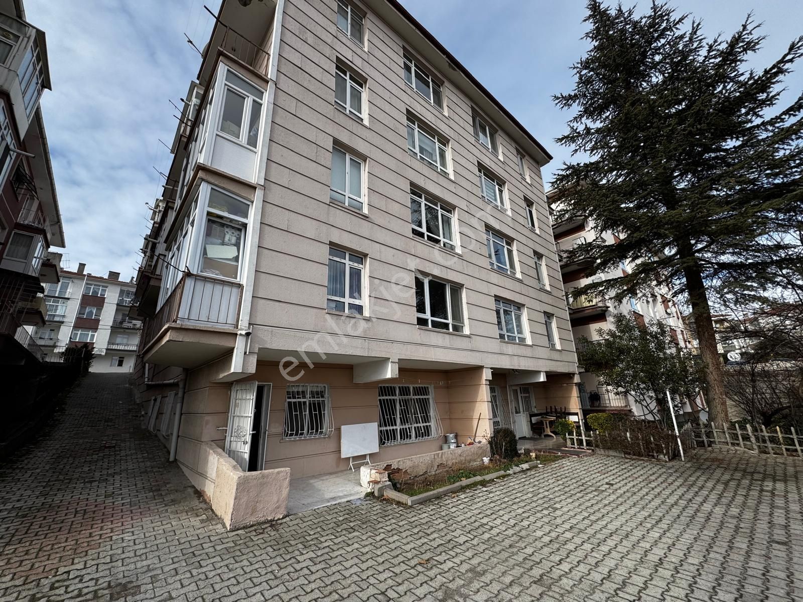 Refiksaydam Caddesi Üzeri Tam Merkezde 3+1 Güney Doğu Önü Açık - Görsel 5