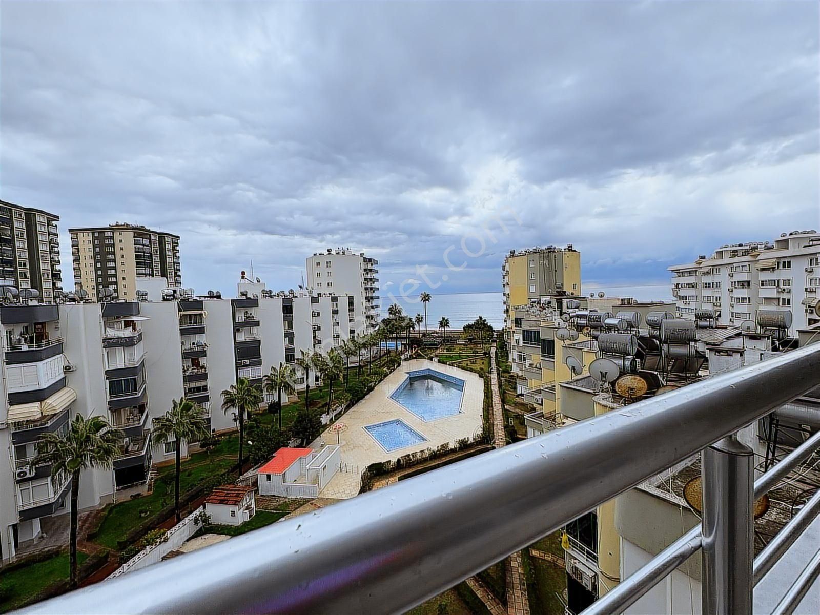 Thor'dan Menderes Mahallesinde Site İçinde 3+1 Kiralık Daire