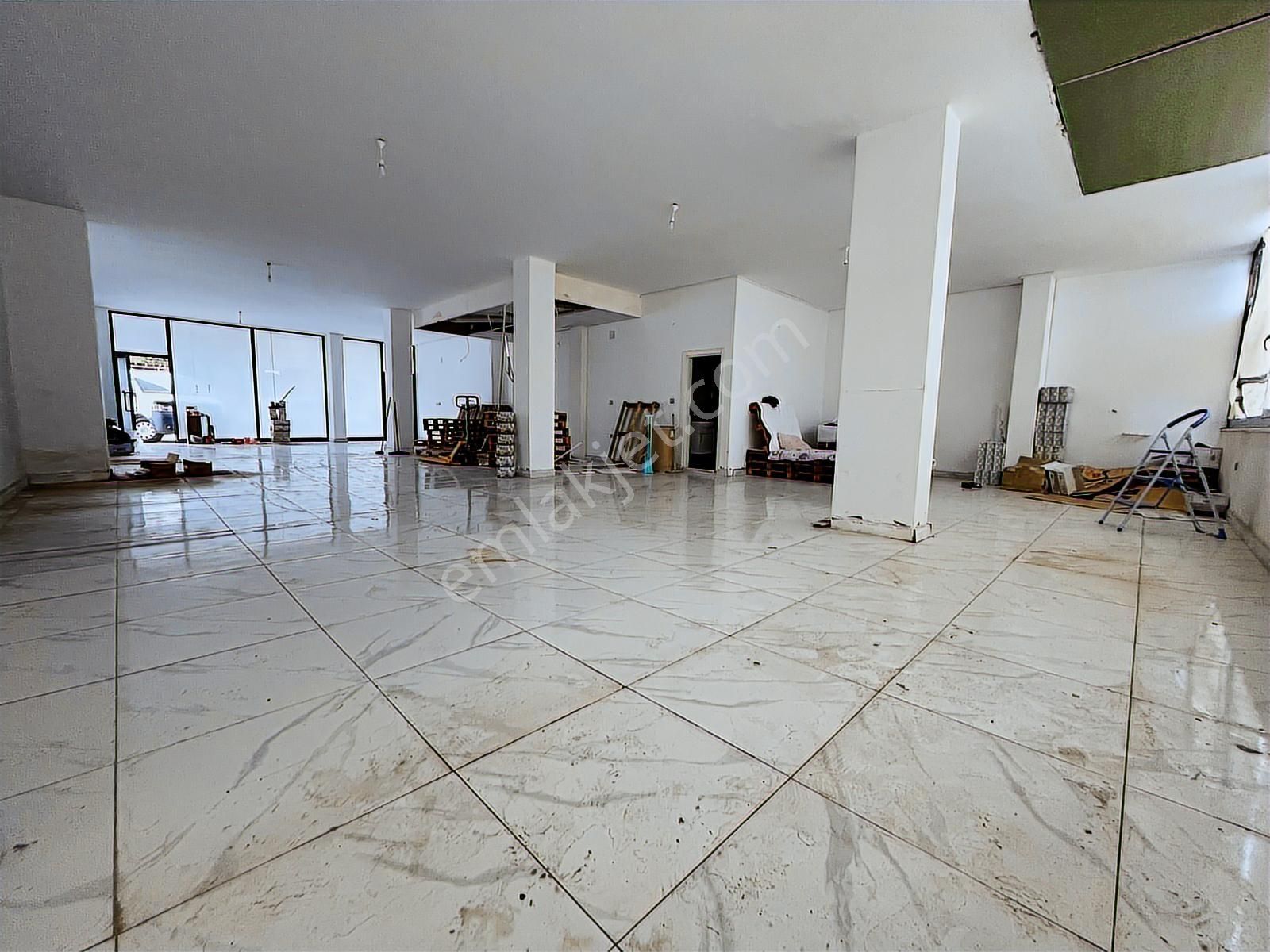 Yaya Trafiğinin Yoğun Olduğu Köşe Başında Satılık Dükkan!