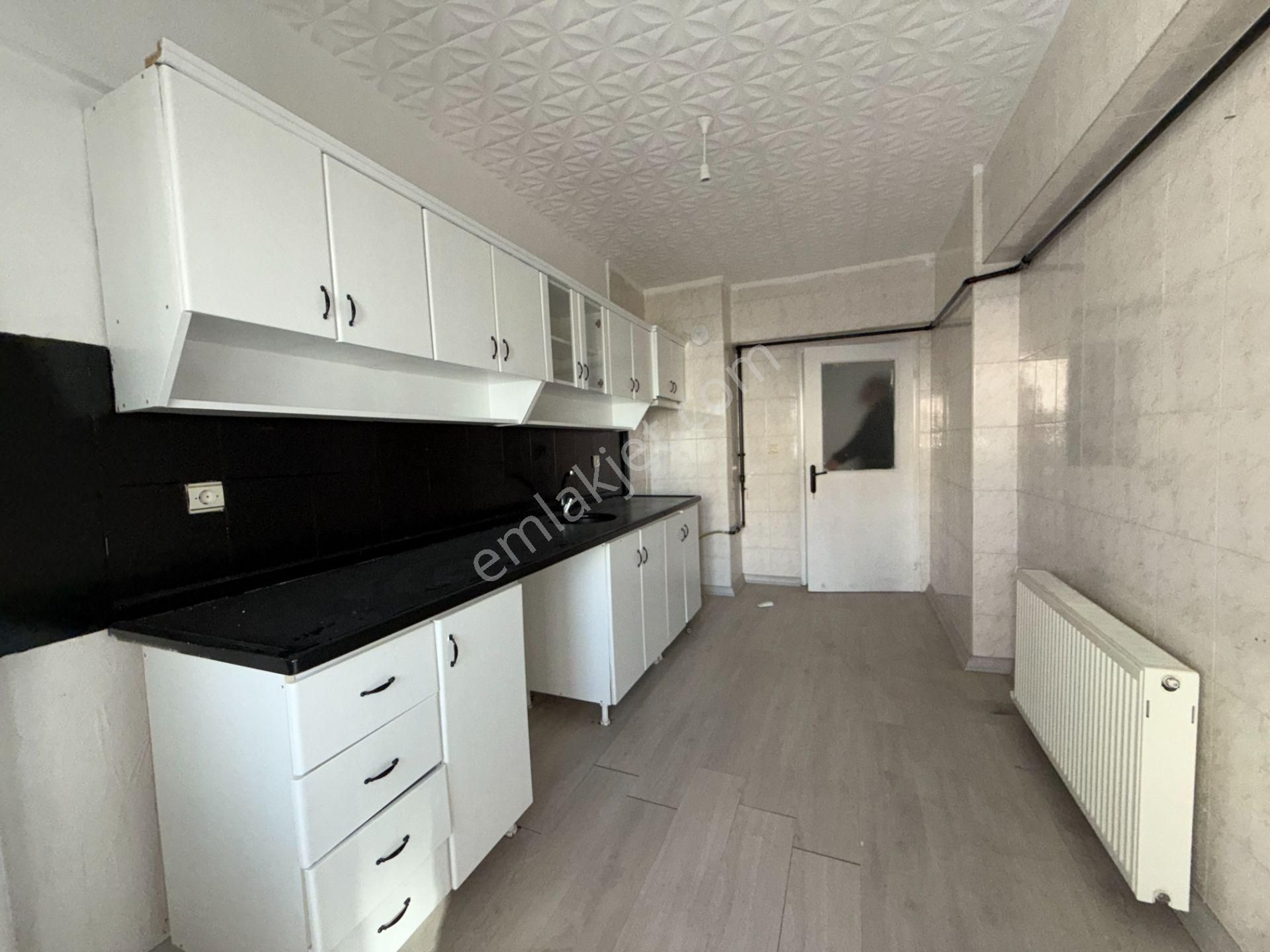 Ufuk Kılıç Emlak'tan Hastane Yakını Site İçerisinde Asansörlü 3+1 Daire - Görsel 2