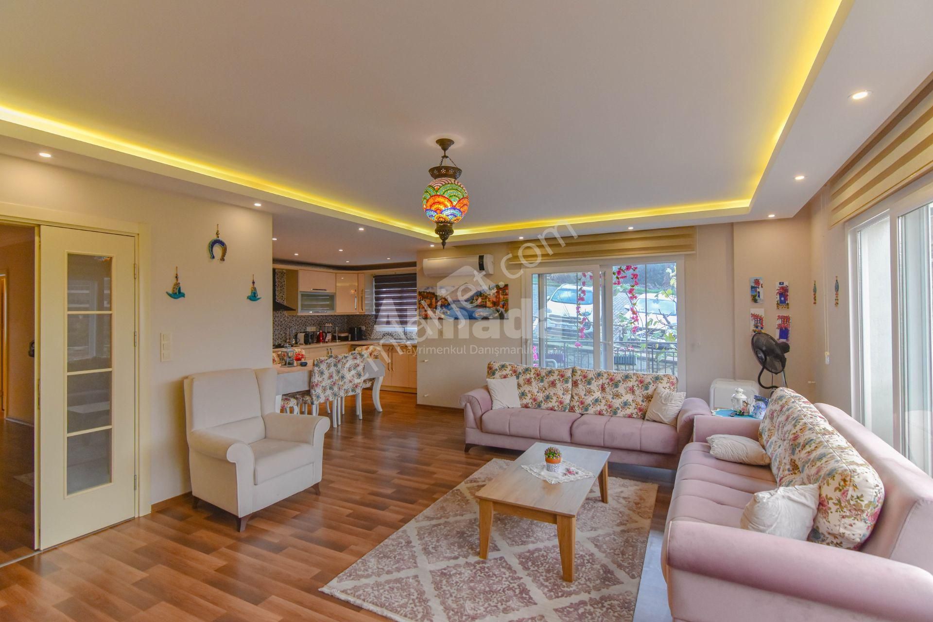 Kuşadası İkiçeşmelik Mahallesi'nde Deniz Manzaralı 3+1 Daire - Görsel 2